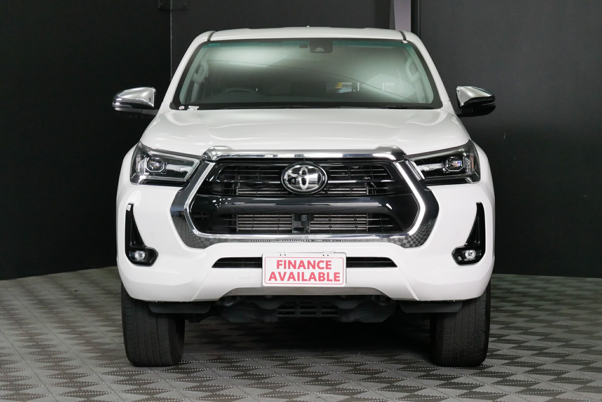Toyota Hilux image 2