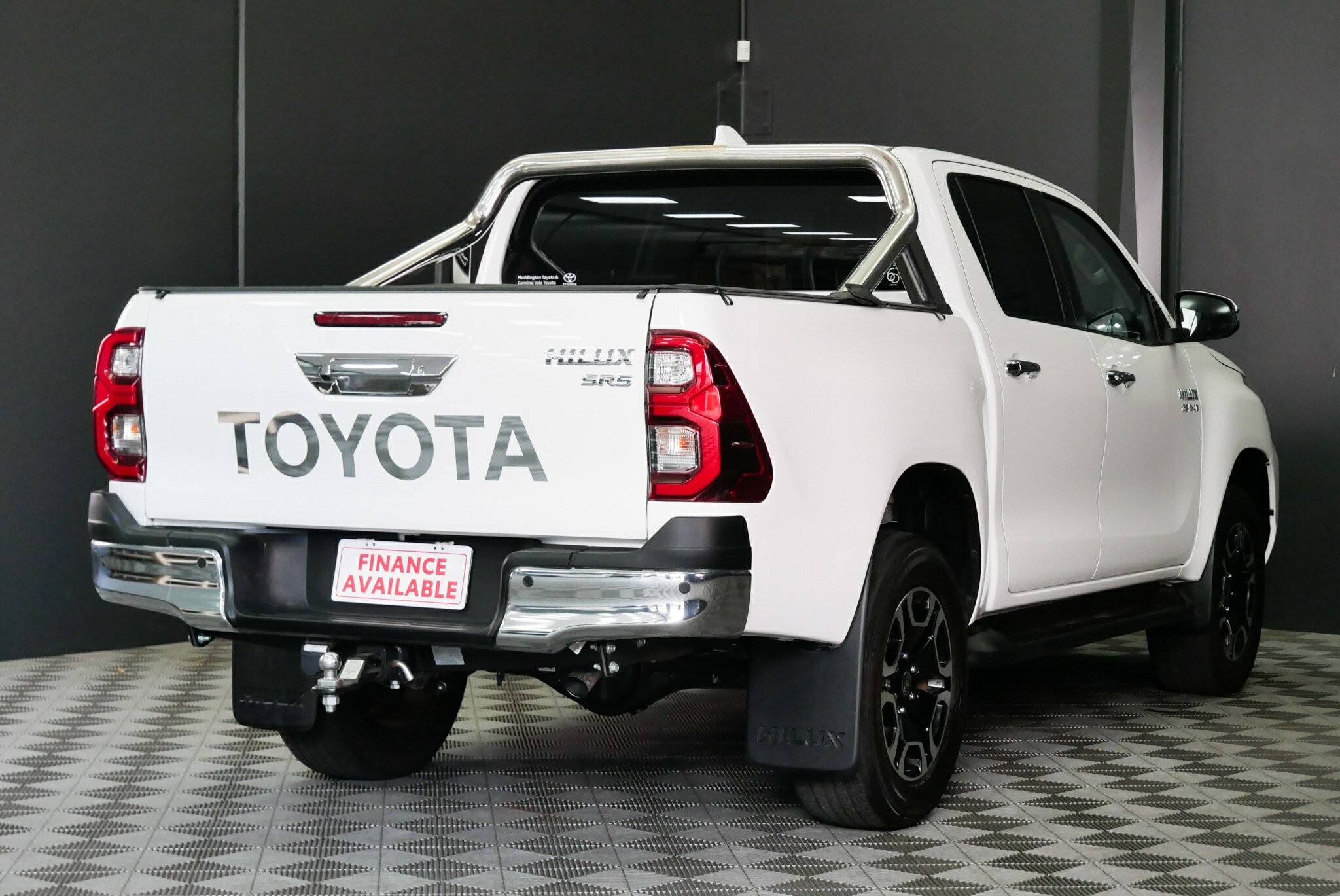 Toyota Hilux image 4
