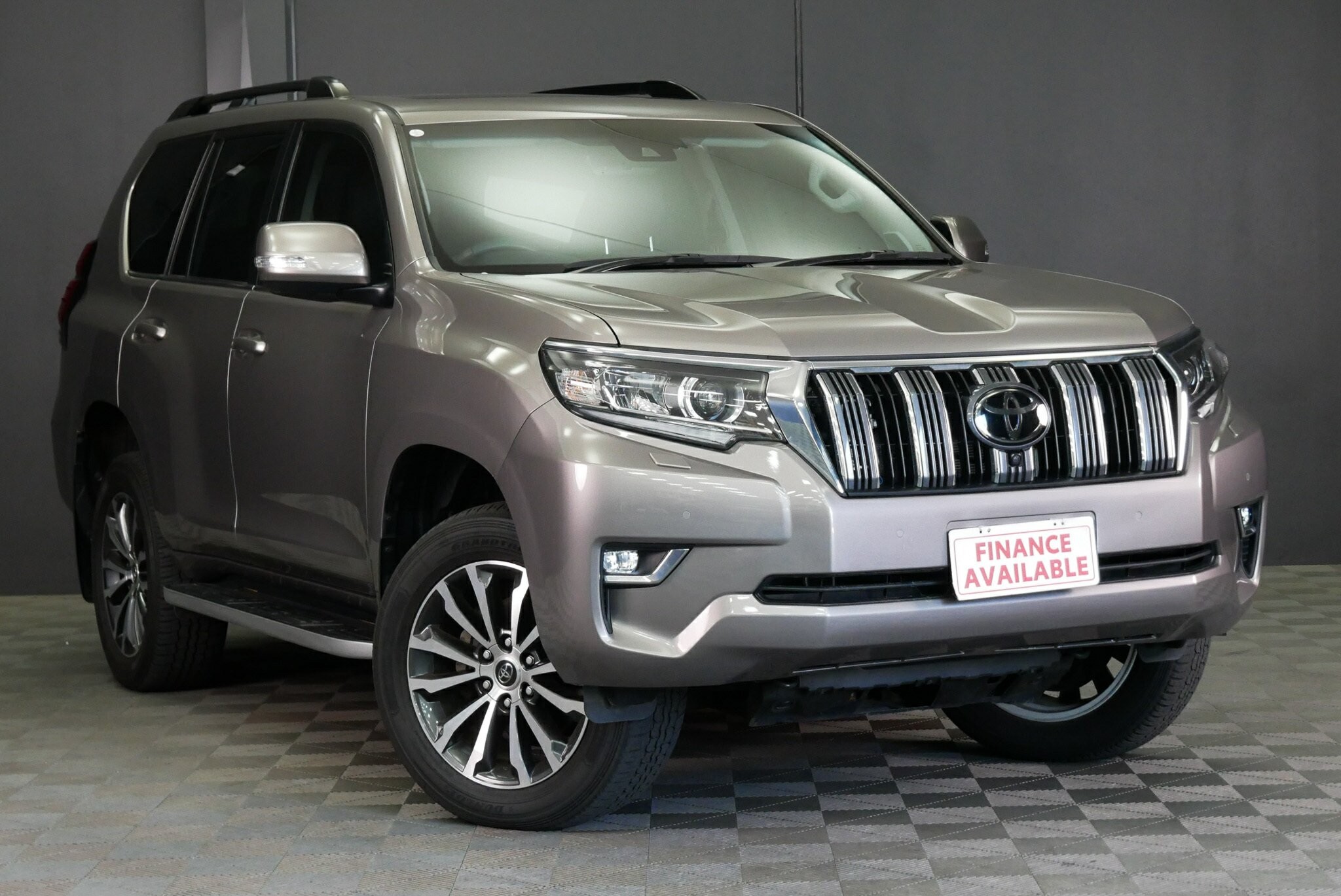 Toyota Landcruiser Prado image 1