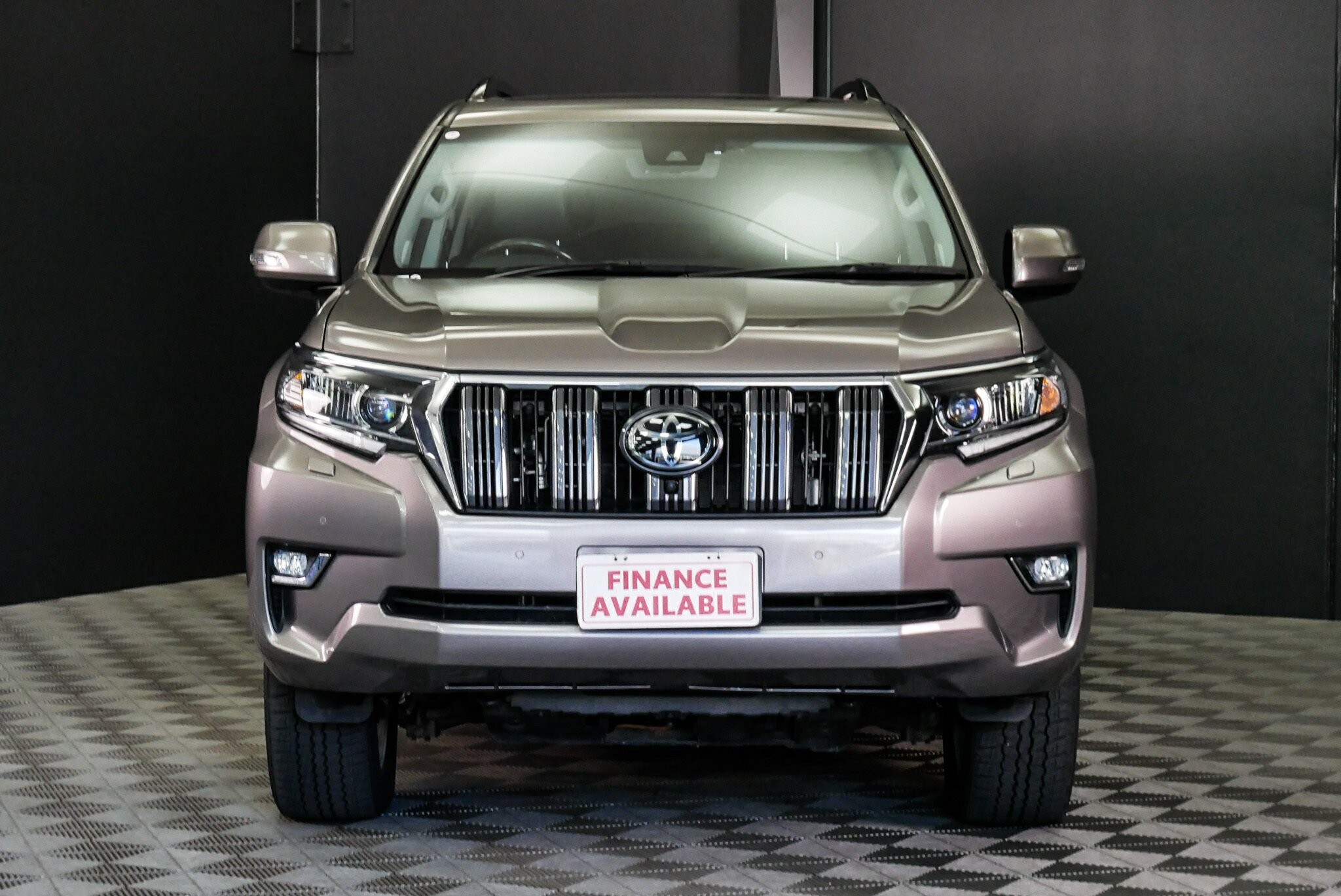 Toyota Landcruiser Prado image 2