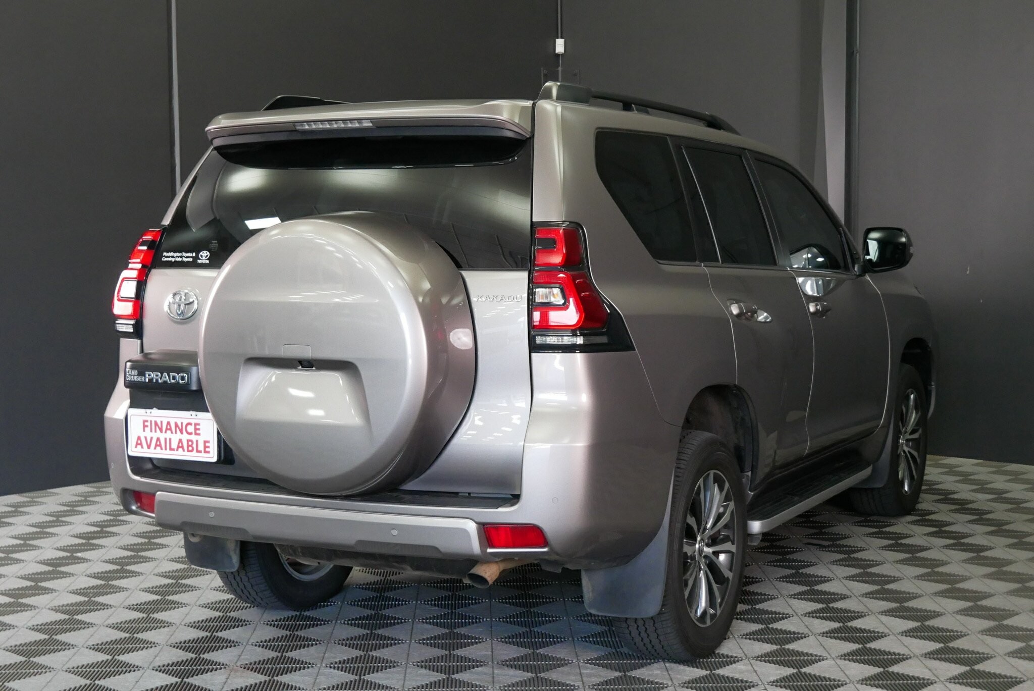Toyota Landcruiser Prado image 4