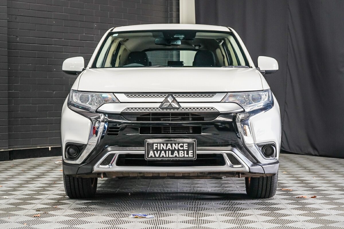 Mitsubishi Outlander image 3