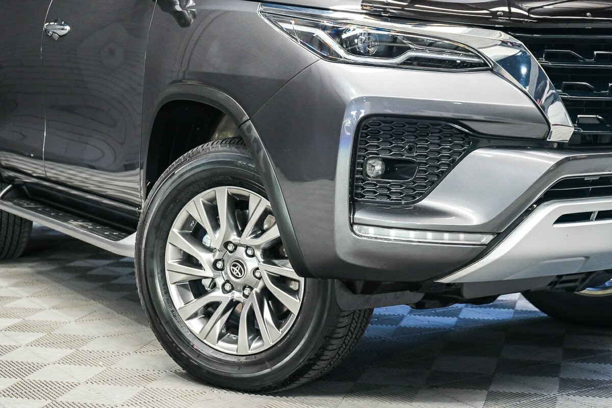 Toyota Fortuner image 2