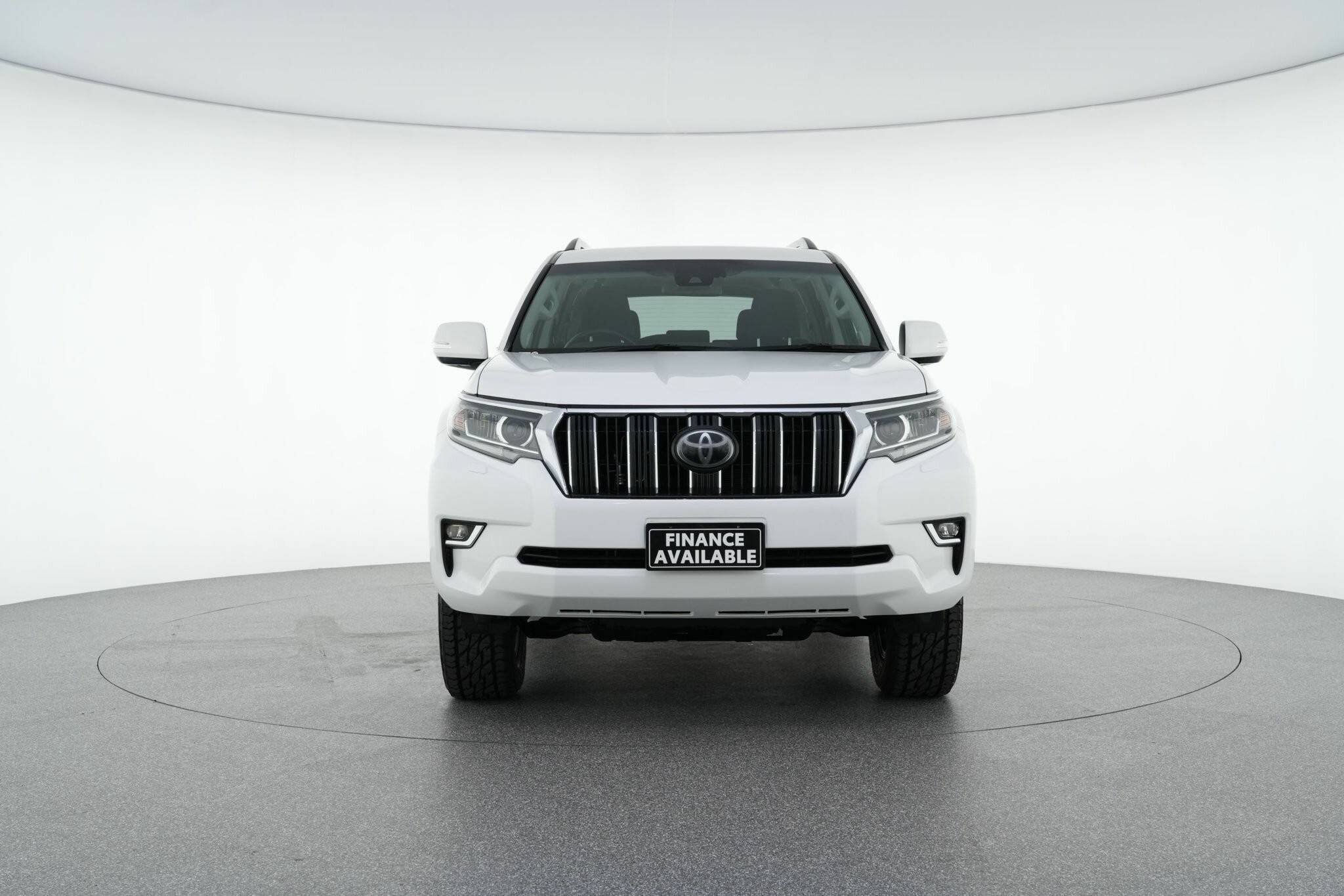 Toyota Landcruiser Prado image 2