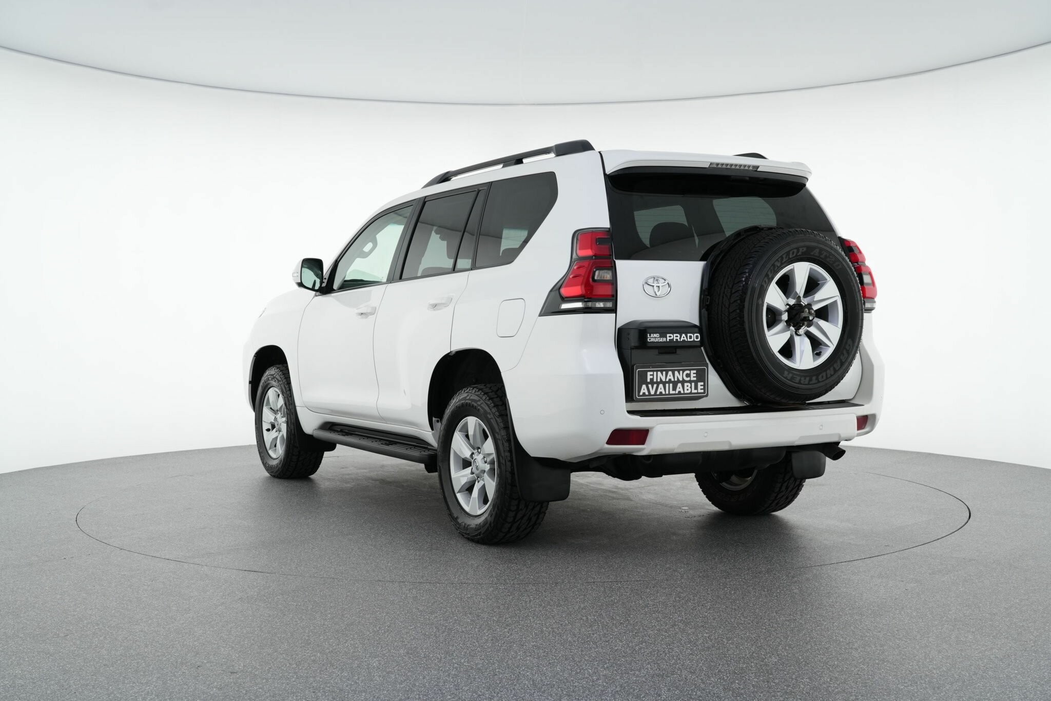 Toyota Landcruiser Prado image 4