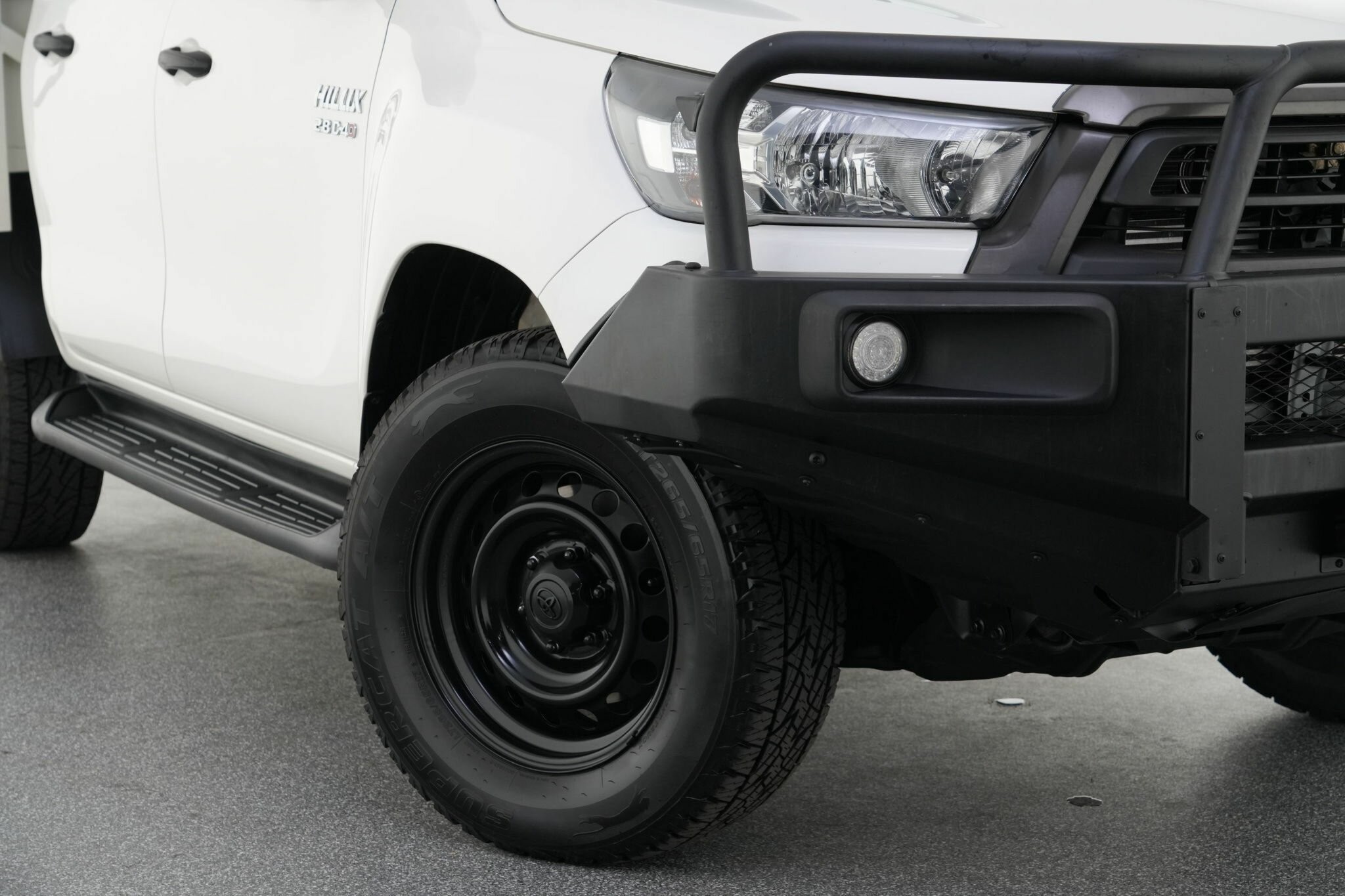 Toyota Hilux image 2