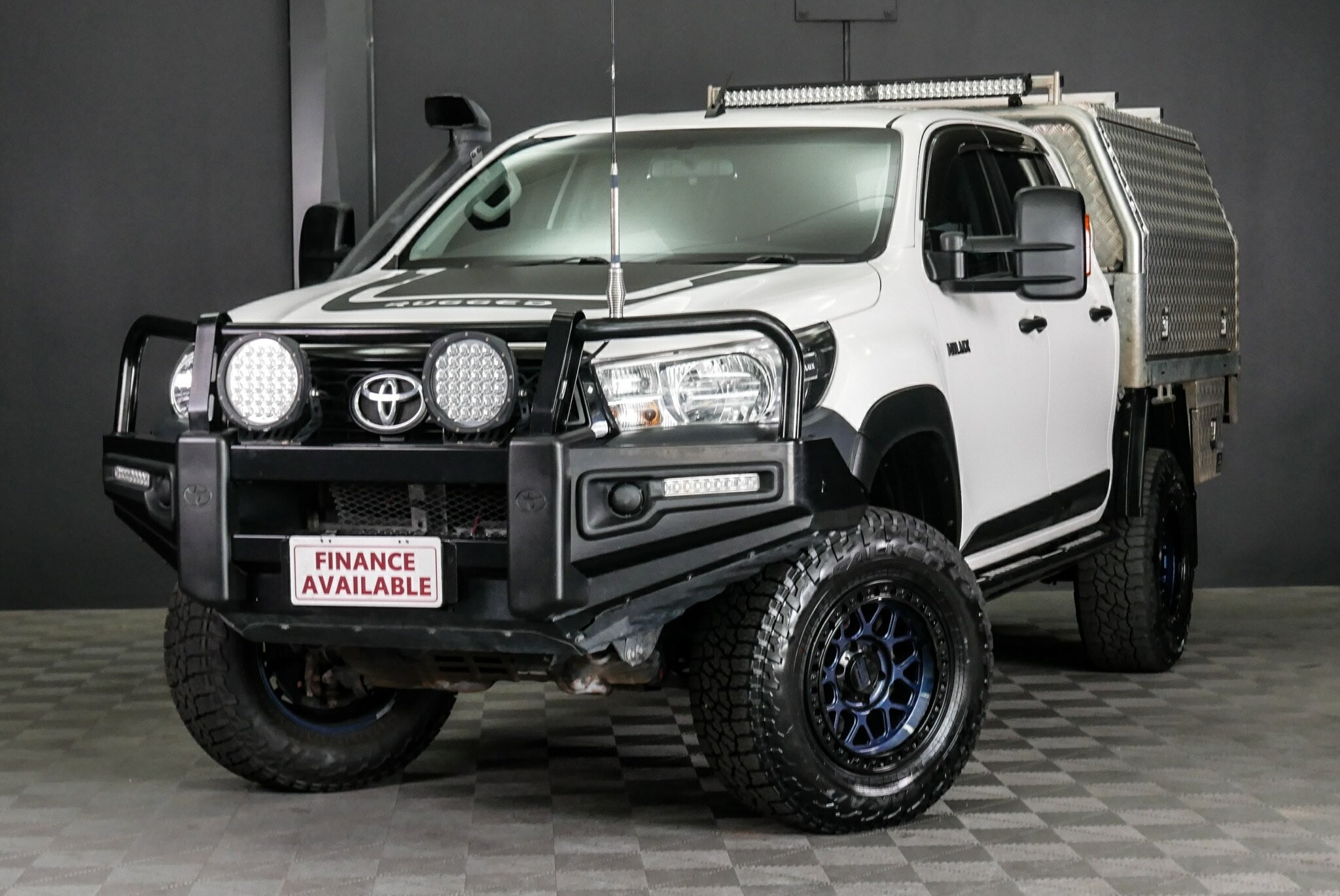 Toyota Hilux image 2