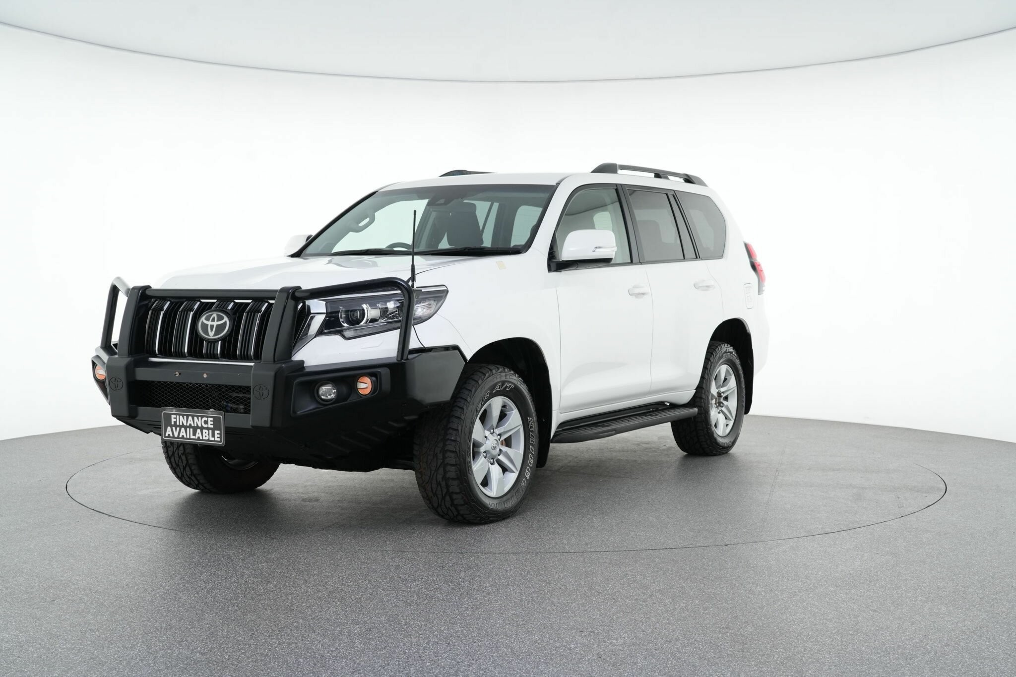 Toyota Landcruiser Prado image 3