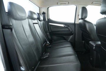 https://vehicle-cdn.autoleague.cloud/30640_U512735_13.jpg