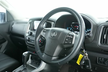 https://vehicle-cdn.autoleague.cloud/30640_U512735_17.jpg