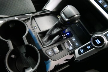 https://vehicle-cdn.autoleague.cloud/30640_U513387_13.jpg