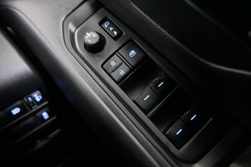 https://vehicle-cdn.autoleague.cloud/30640_U513387_16.jpg