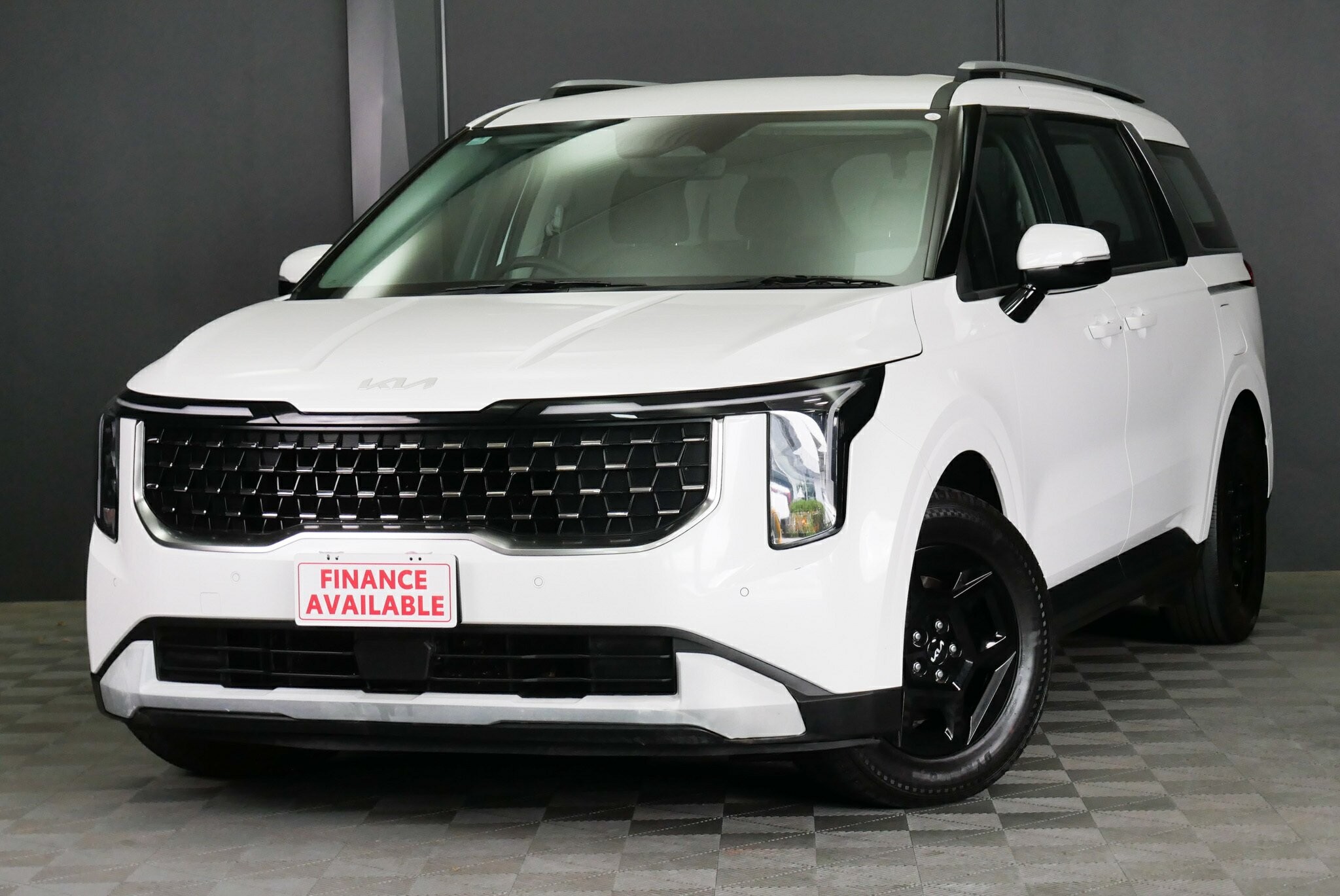 Kia Carnival image 3