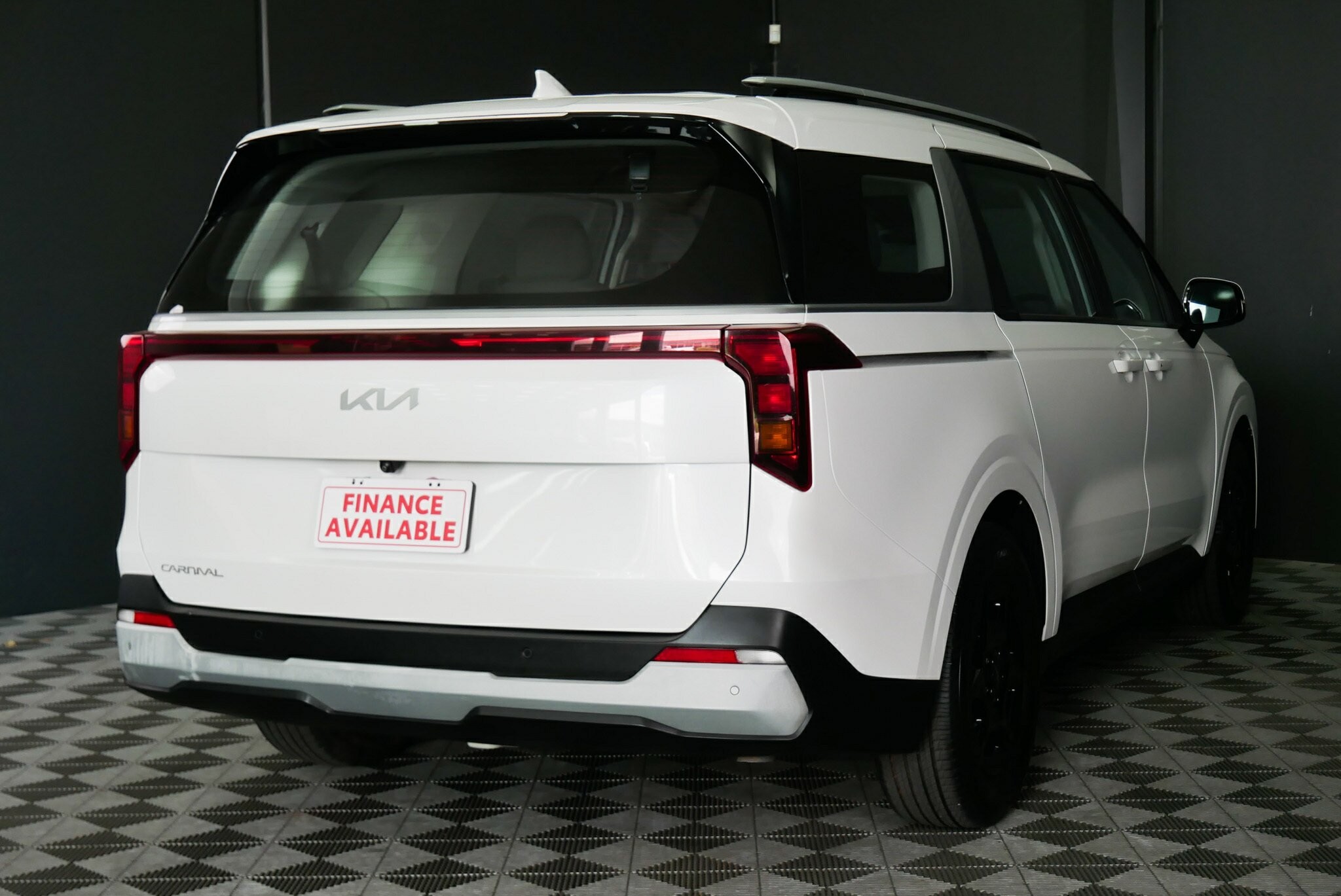 Kia Carnival image 4