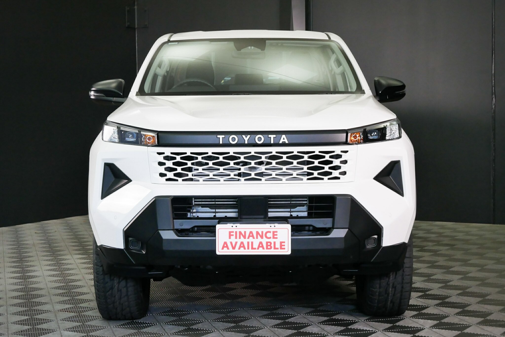 Toyota Hilux image 2