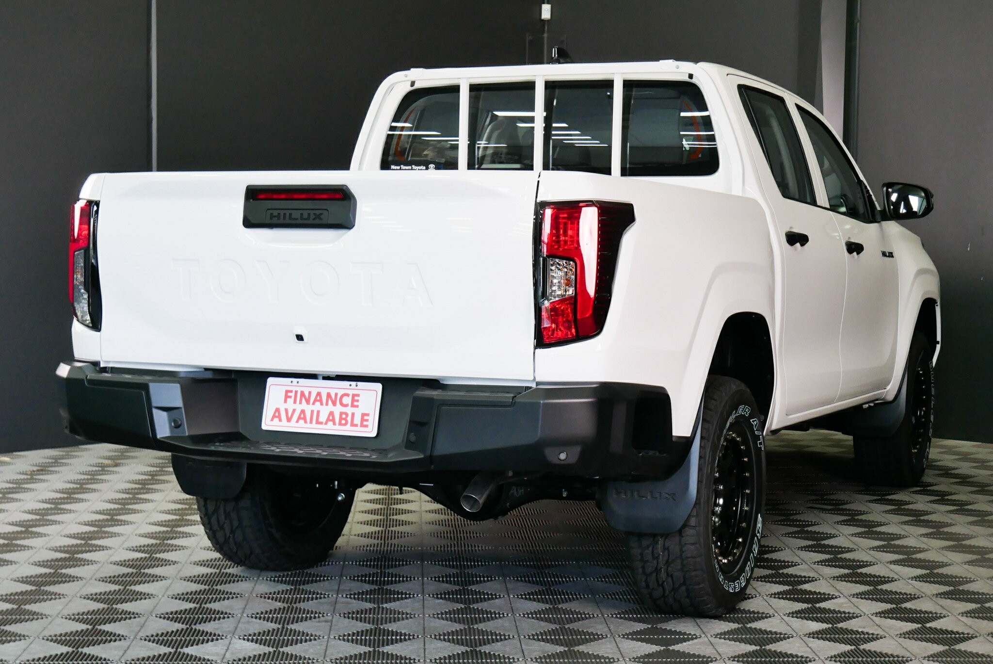 Toyota Hilux image 4