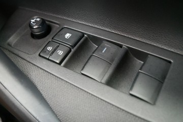 https://vehicle-cdn.autoleague.cloud/30640_U600022_15.jpg