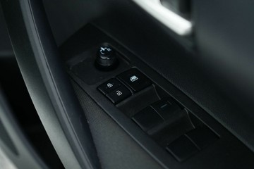 https://vehicle-cdn.autoleague.cloud/30640_U600030_14.jpg
