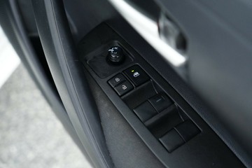 https://vehicle-cdn.autoleague.cloud/30640_U600031_14.jpg