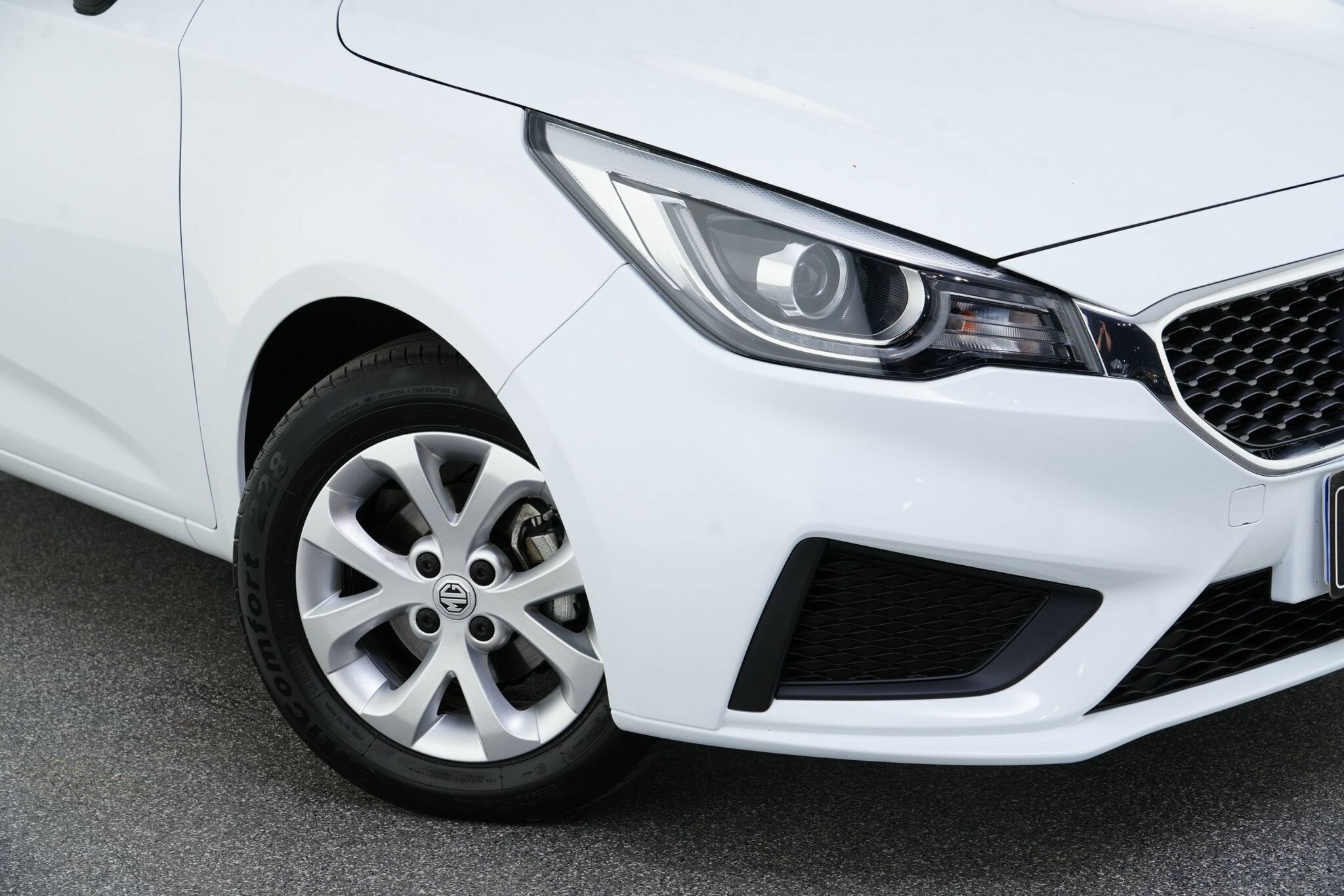 MG Mg3 image 2
