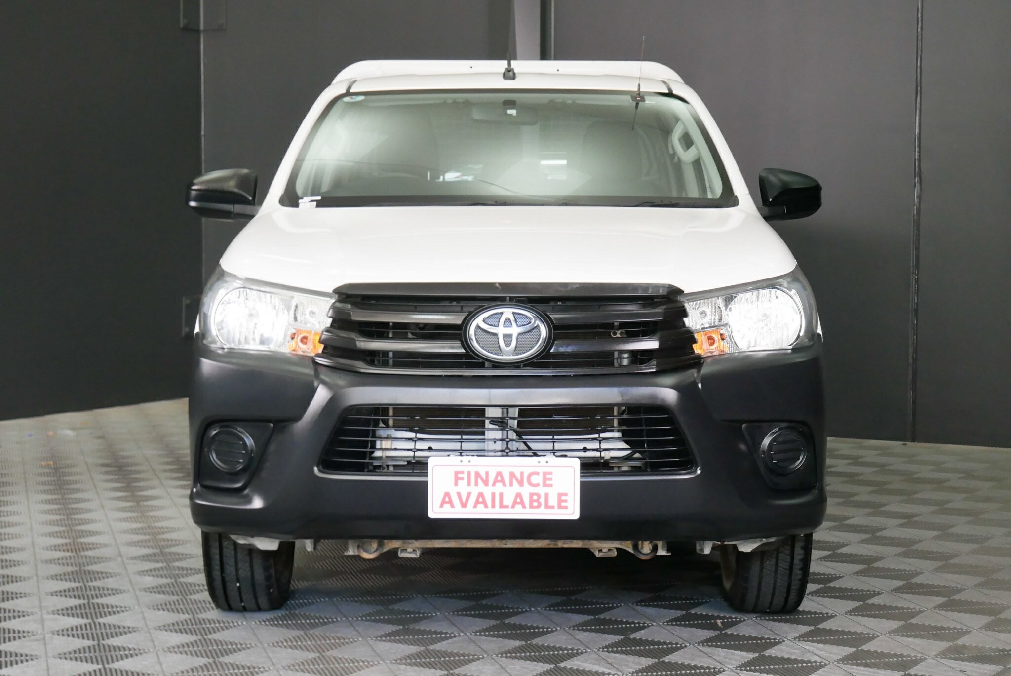 Toyota Hilux image 2