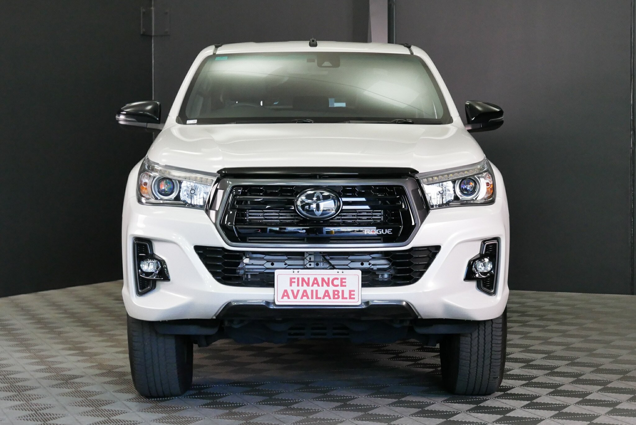 Toyota Hilux image 2
