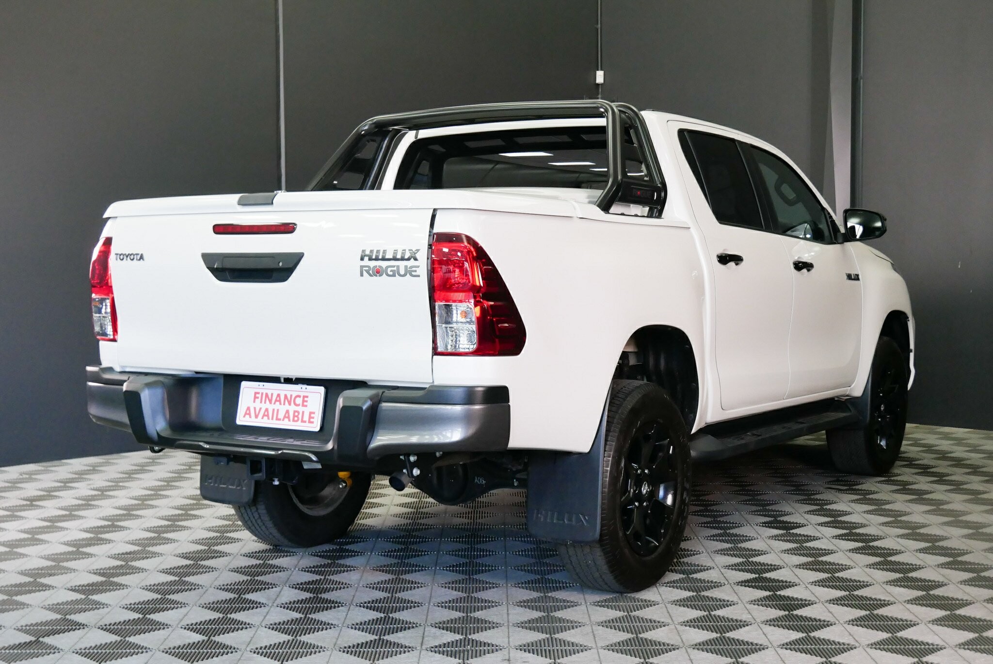 Toyota Hilux image 4