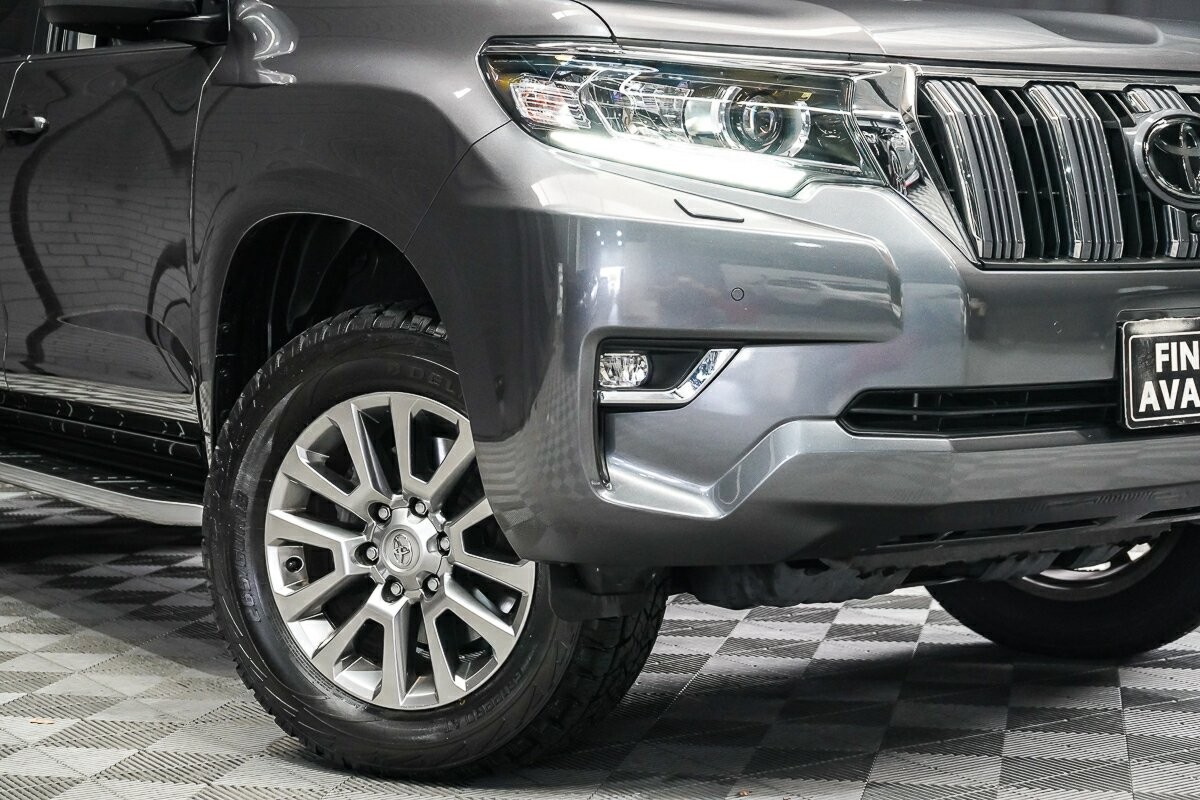 Toyota Landcruiser Prado image 2