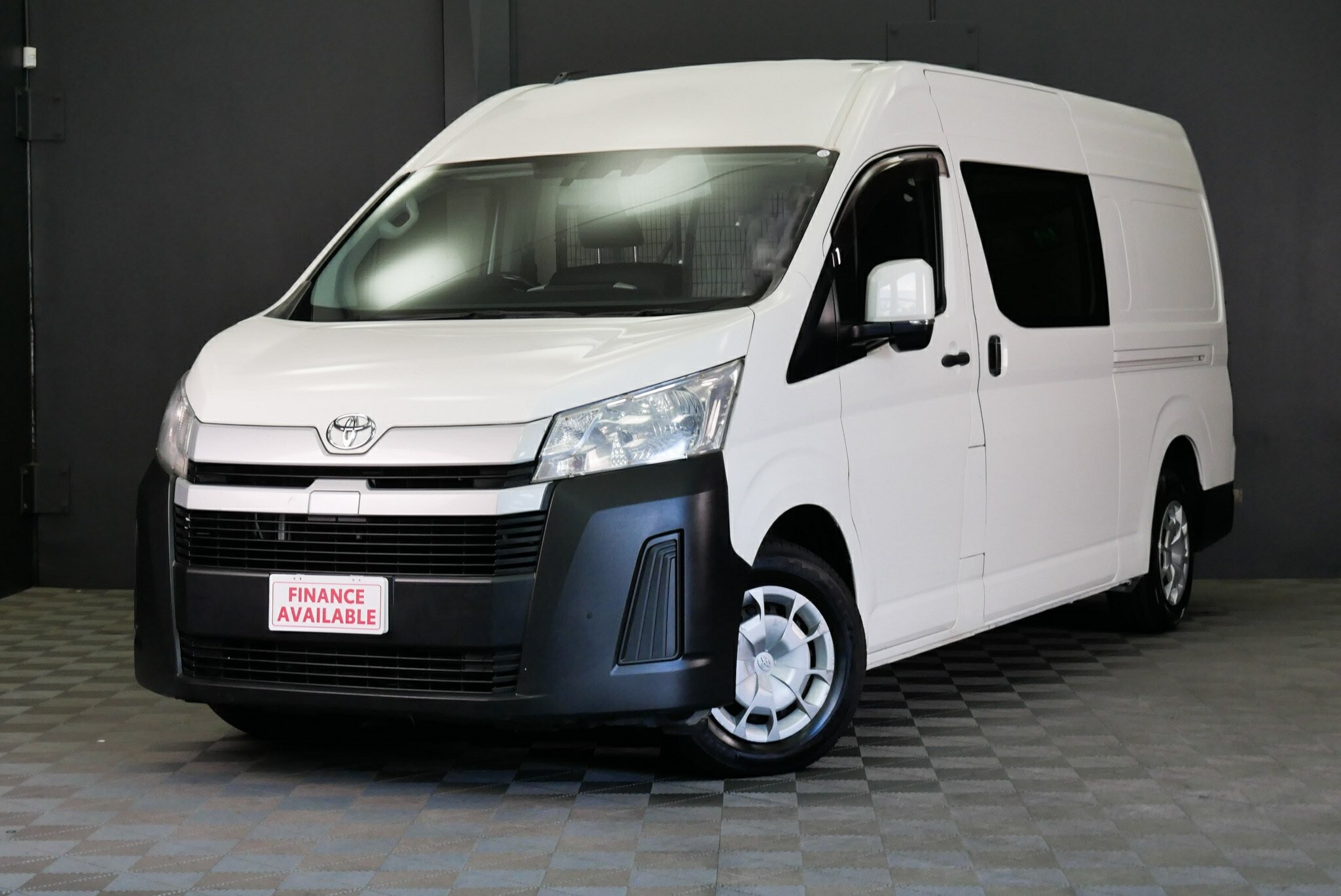 Toyota Hiace image 3