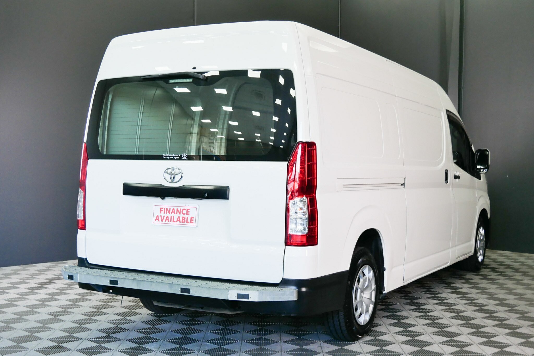 Toyota Hiace image 4