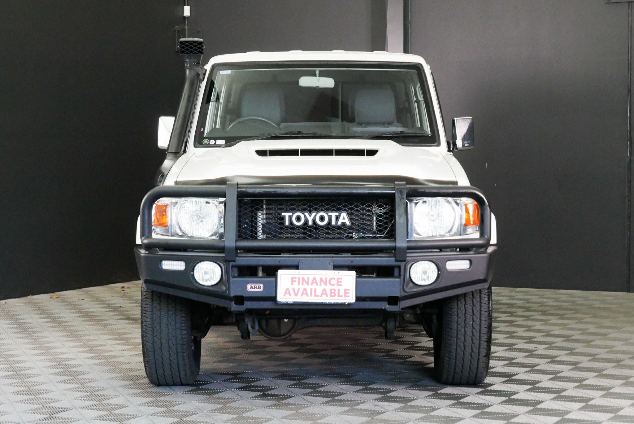Toyota Landcruiser image 2