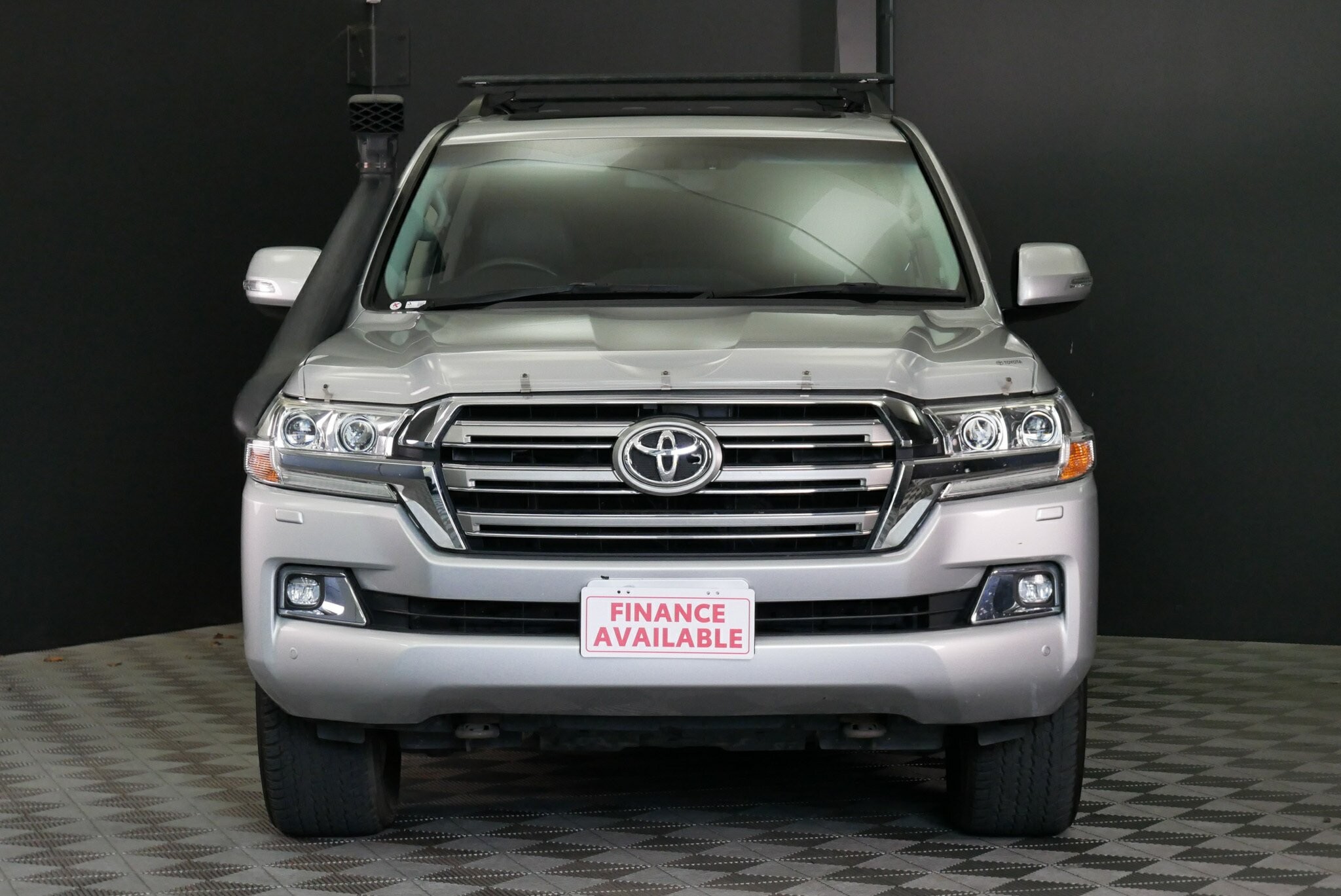 Toyota Landcruiser image 2
