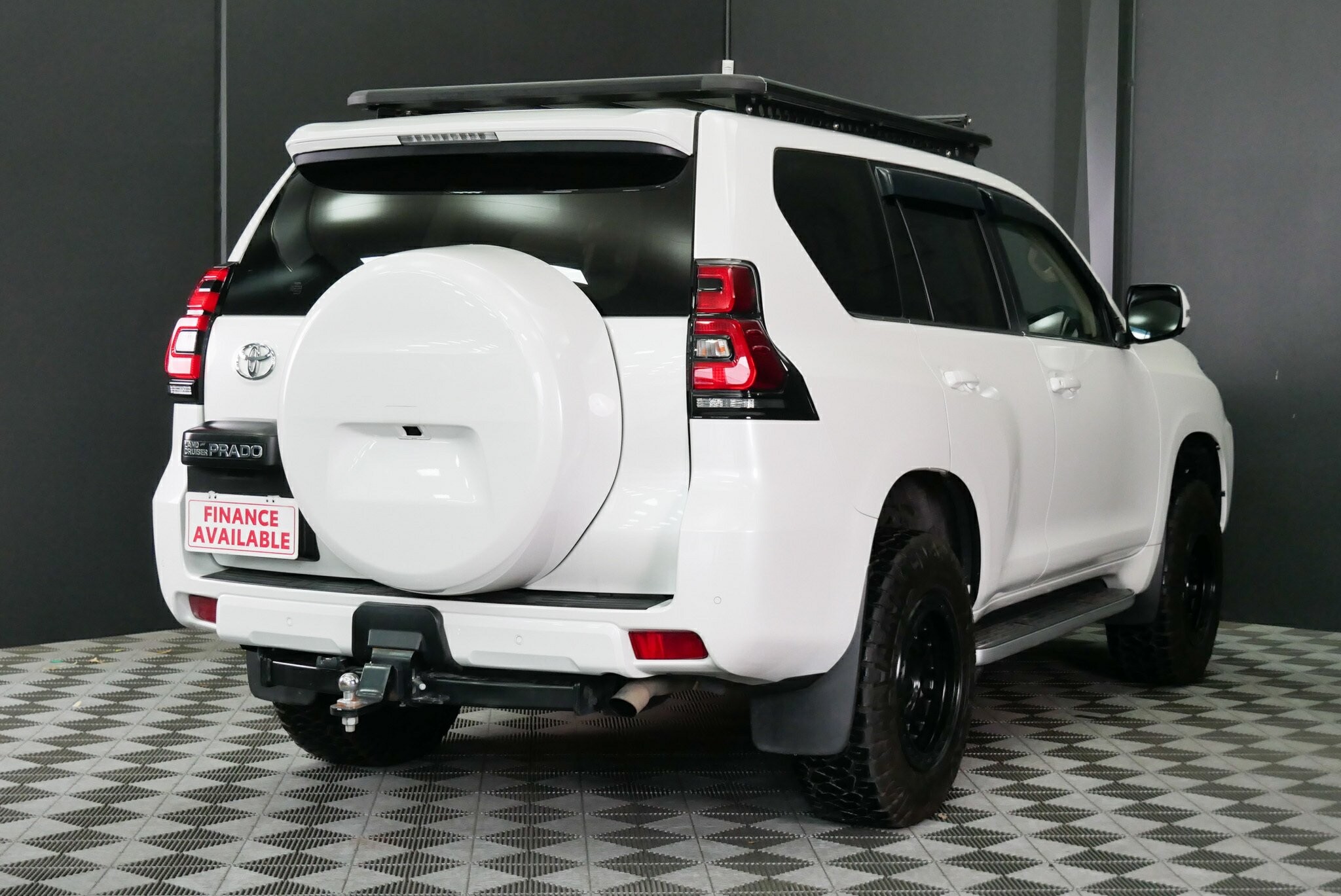 Toyota Landcruiser Prado image 4