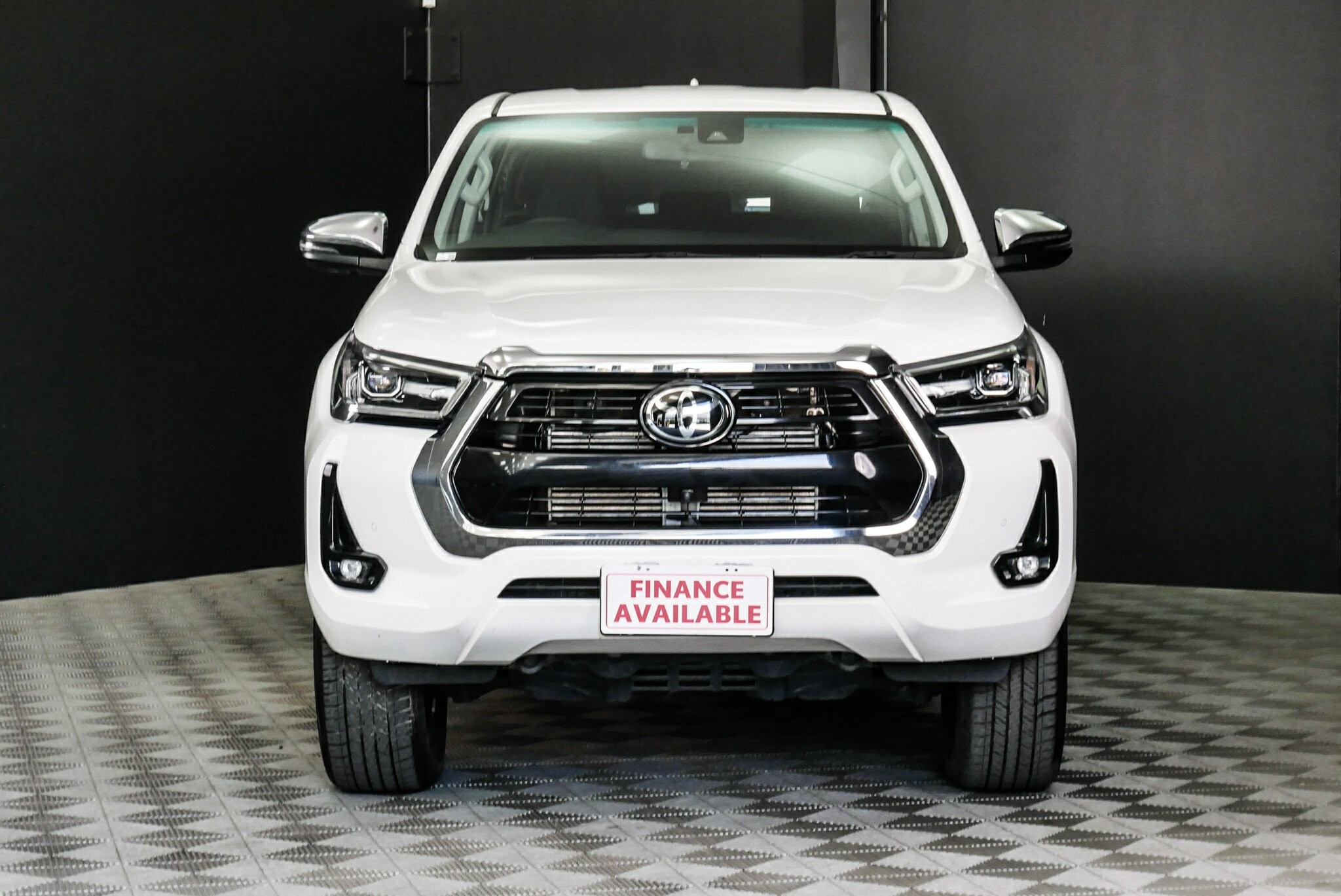 Toyota Hilux image 2