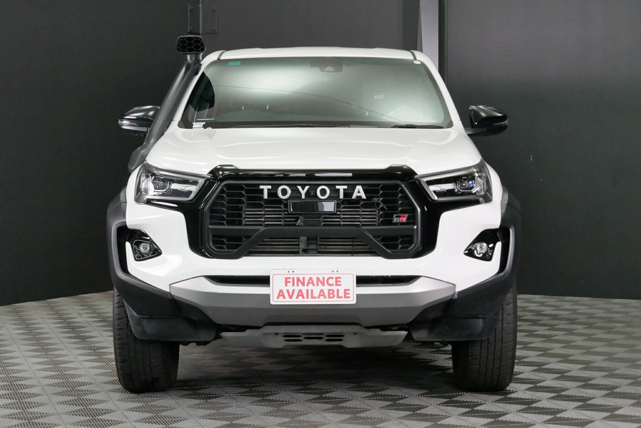 Toyota Hilux image 2