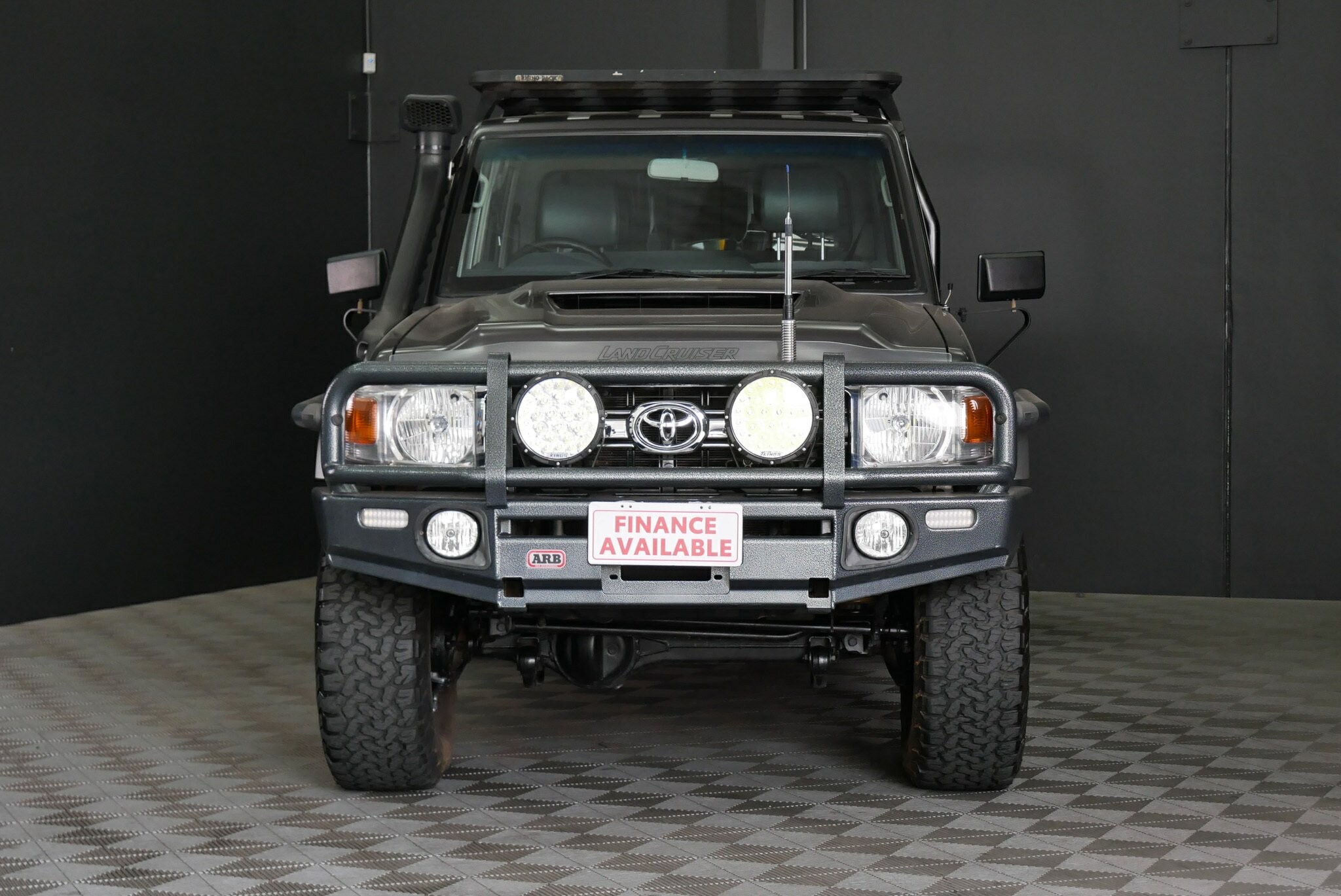 Toyota Landcruiser image 2