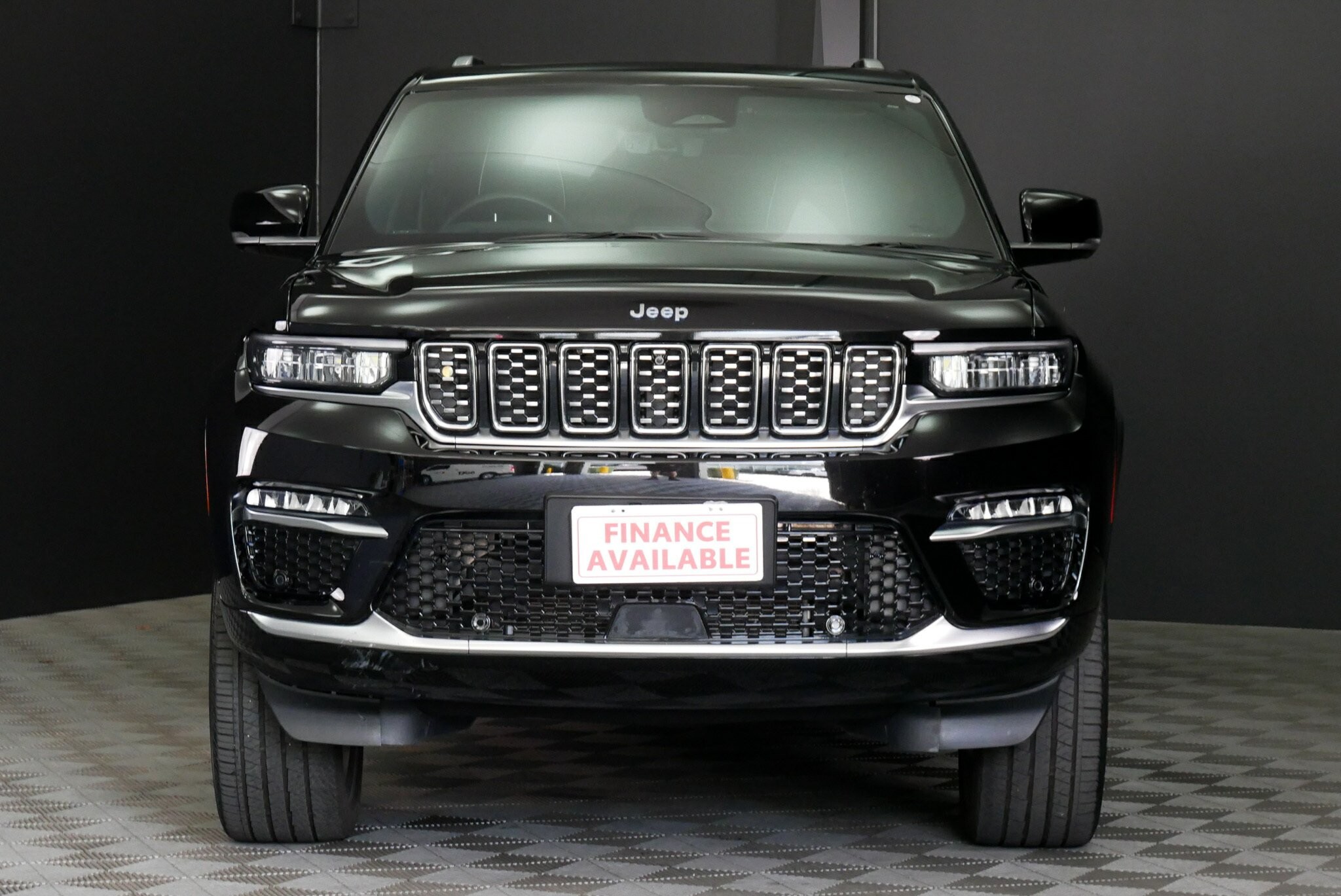 Jeep Grand Cherokee image 2