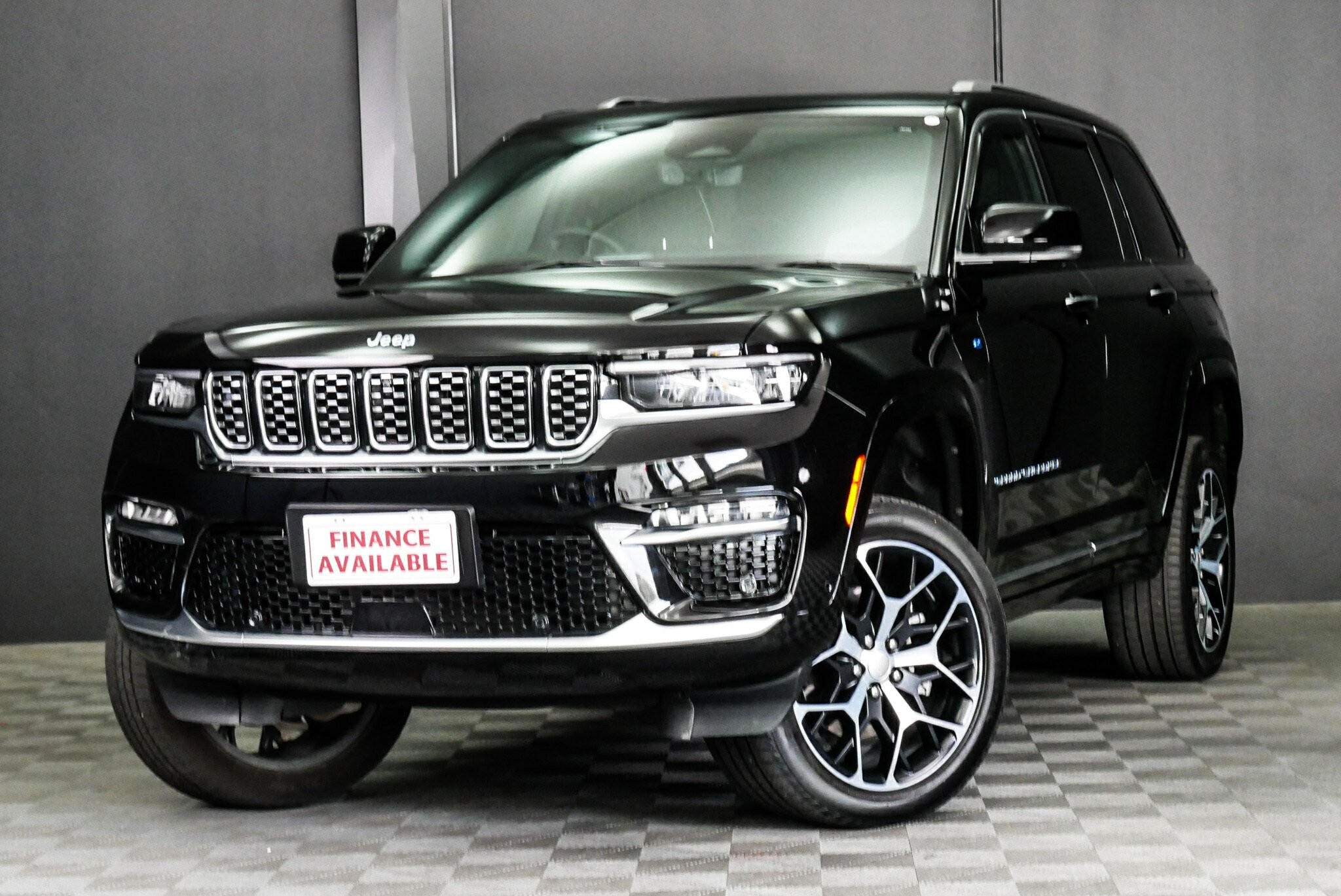 Jeep Grand Cherokee image 3