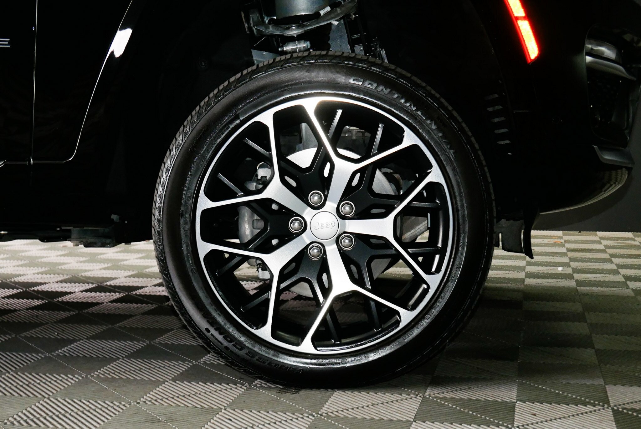Jeep Grand Cherokee image 4