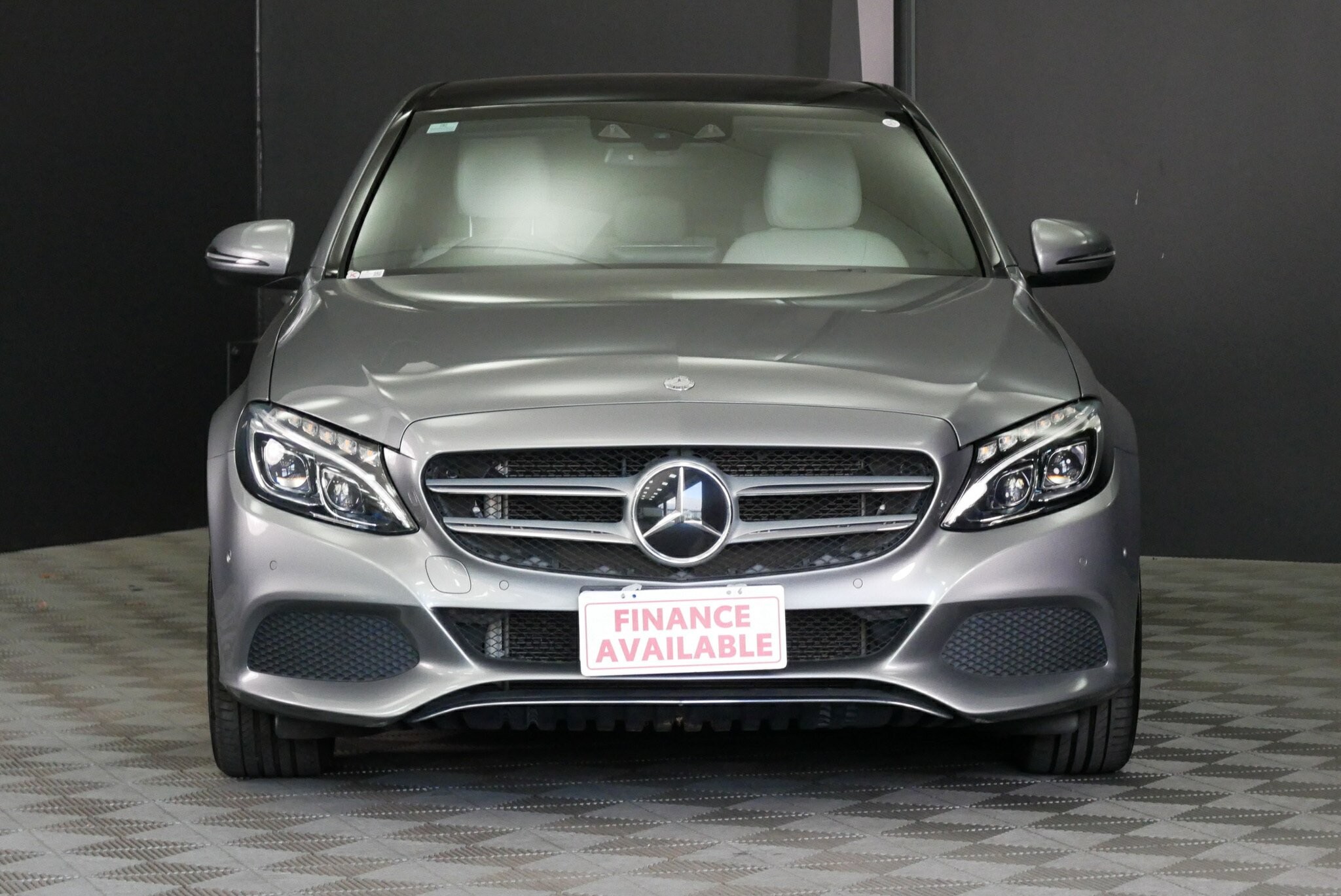 Mercedes Benz C-class image 2