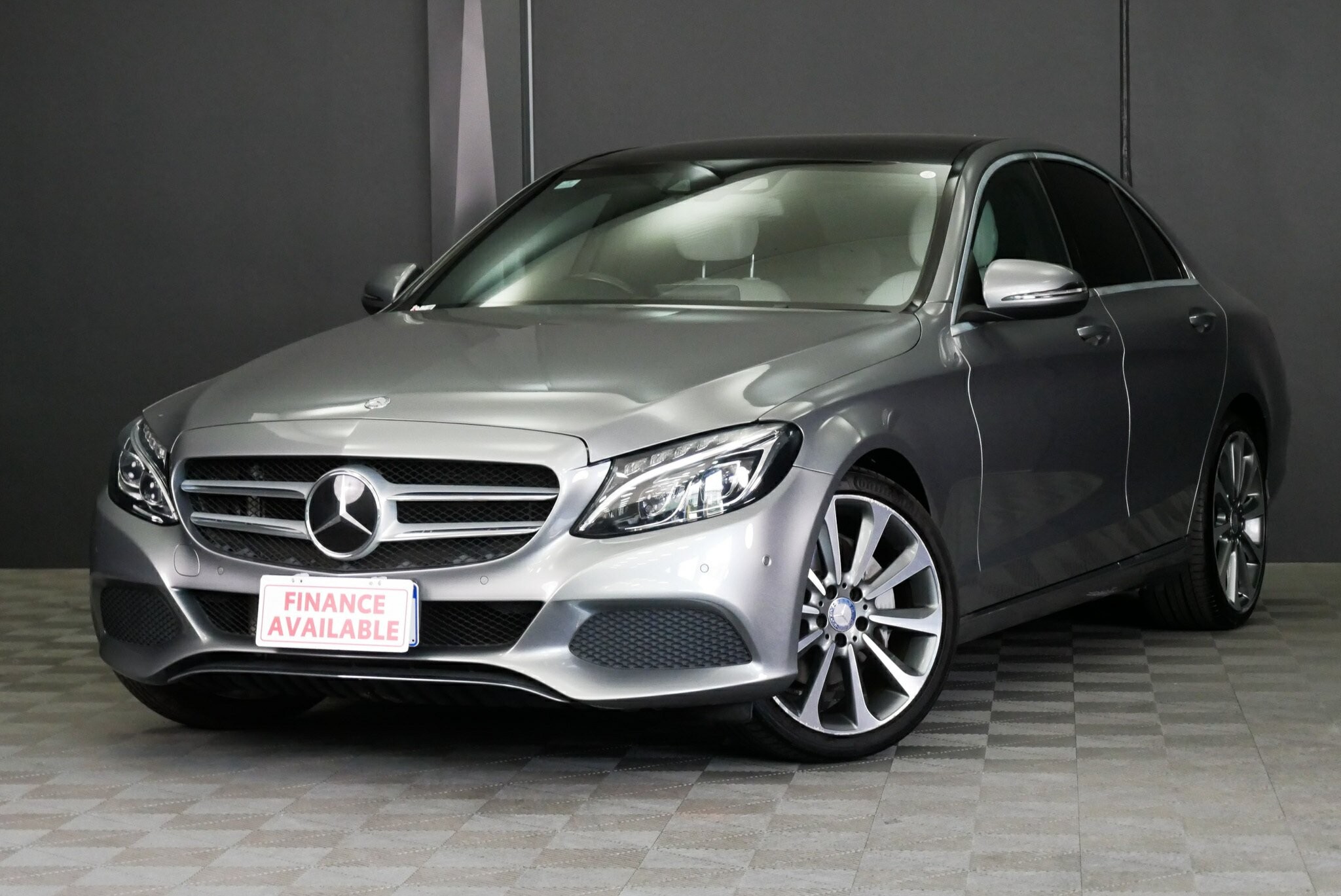 Mercedes Benz C-class image 3
