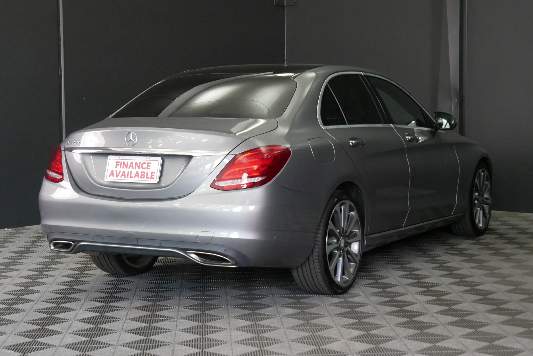 Mercedes Benz C-class image 4