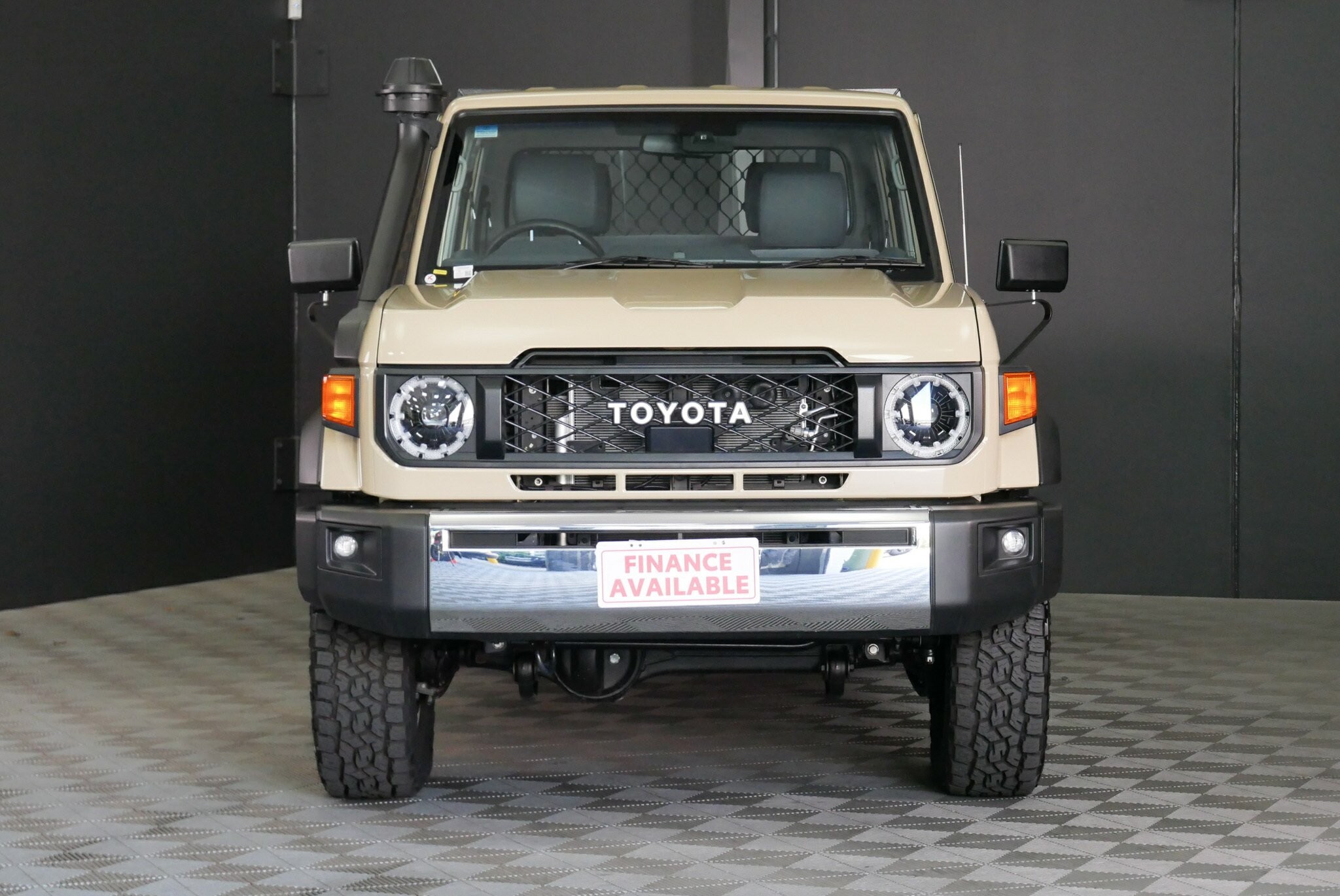 Toyota Landcruiser image 2