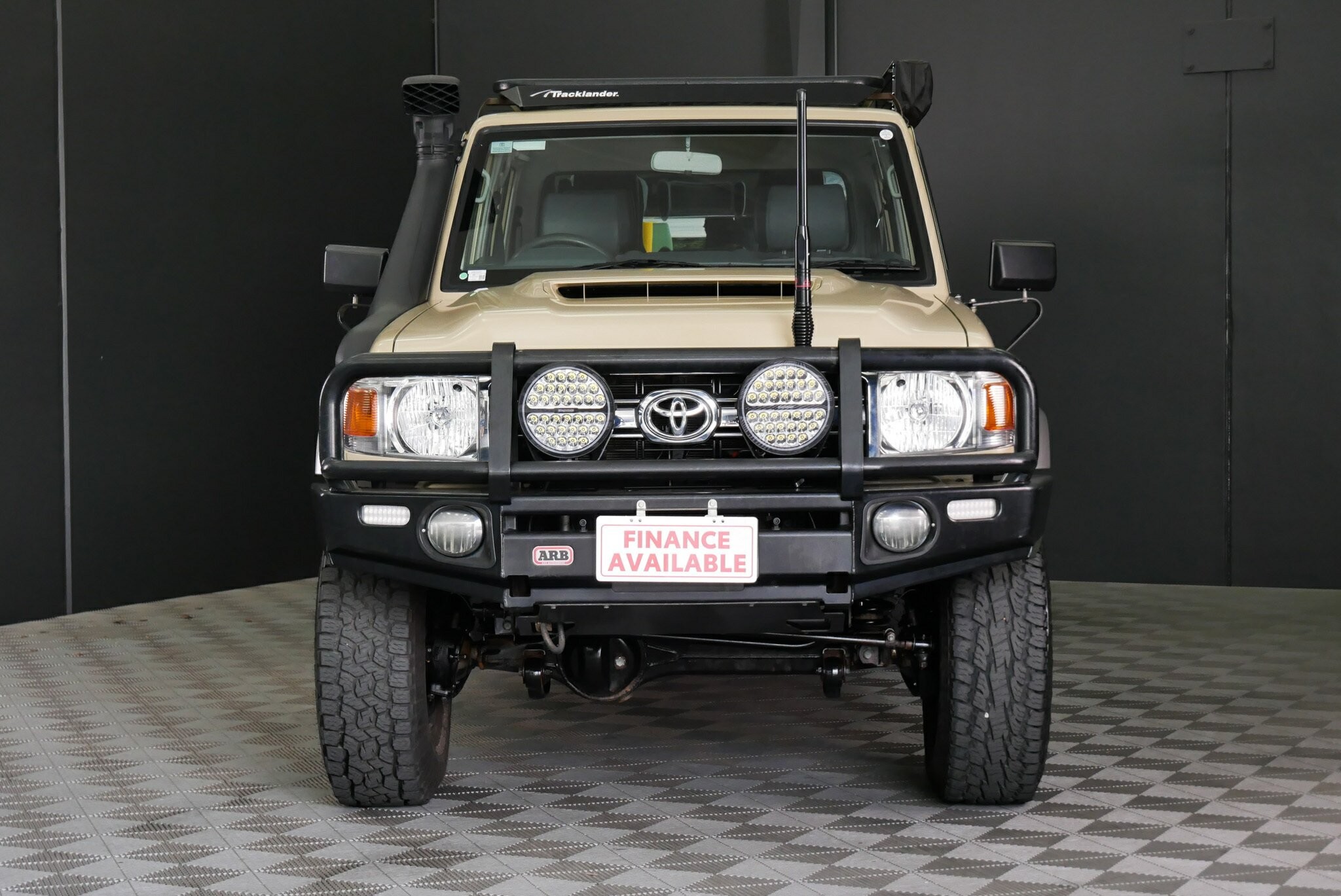 Toyota Landcruiser image 2