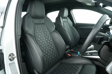 https://vehicle-cdn.autoleague.cloud/30640_U800054_14.jpg