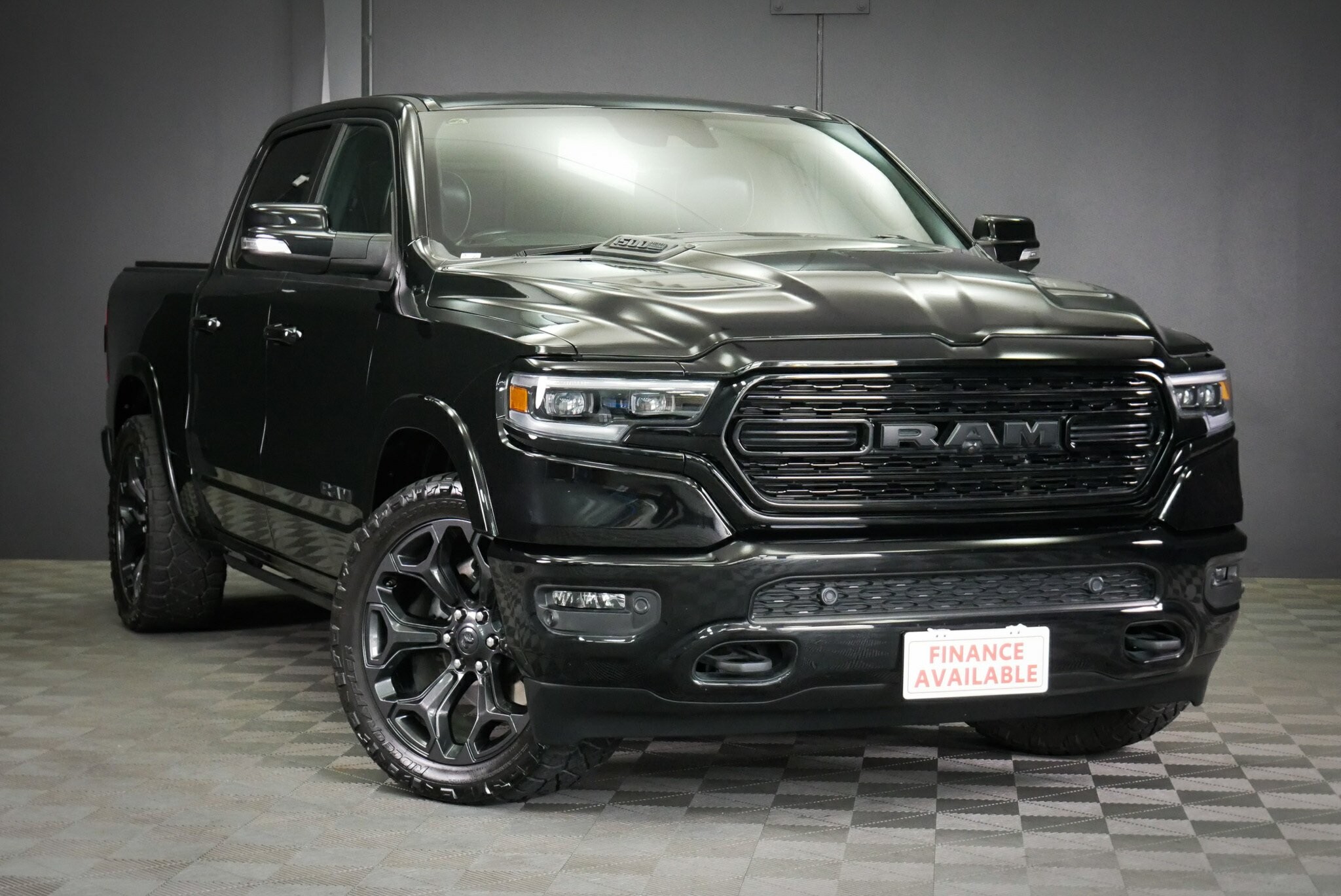 Ram 1500 Limited image 1