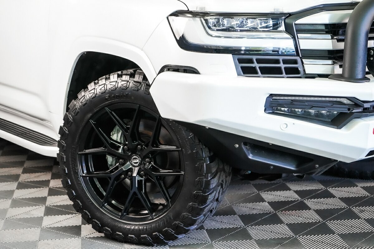 Toyota Landcruiser image 2