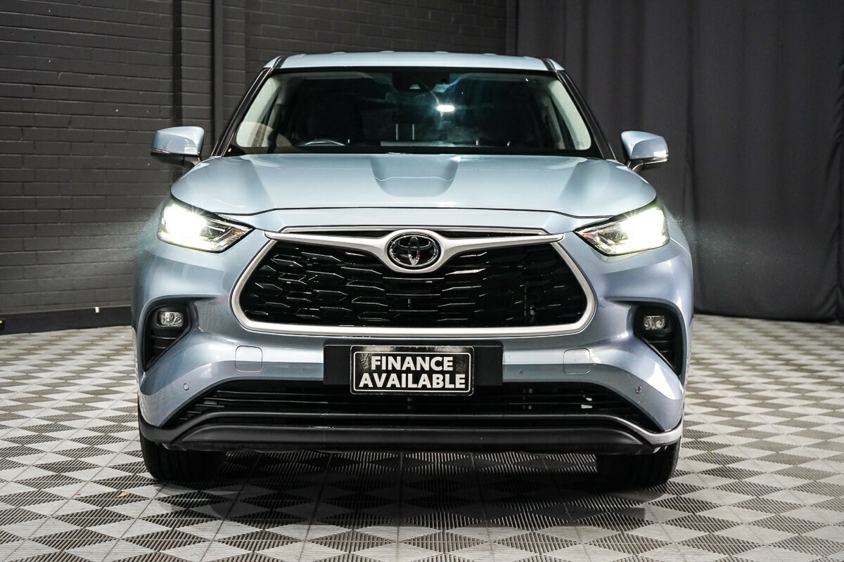 Toyota Kluger image 3