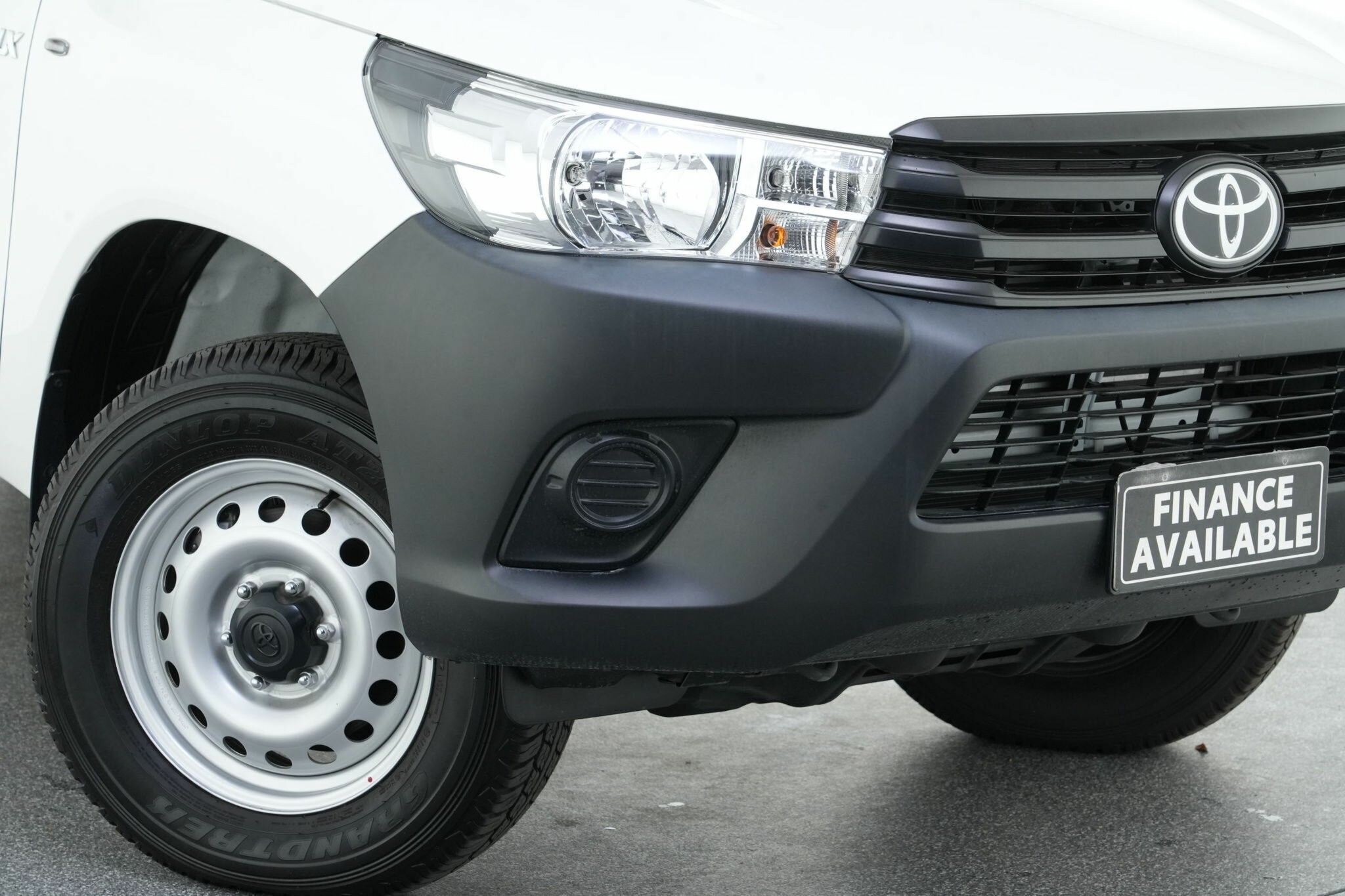 Toyota Hilux image 2