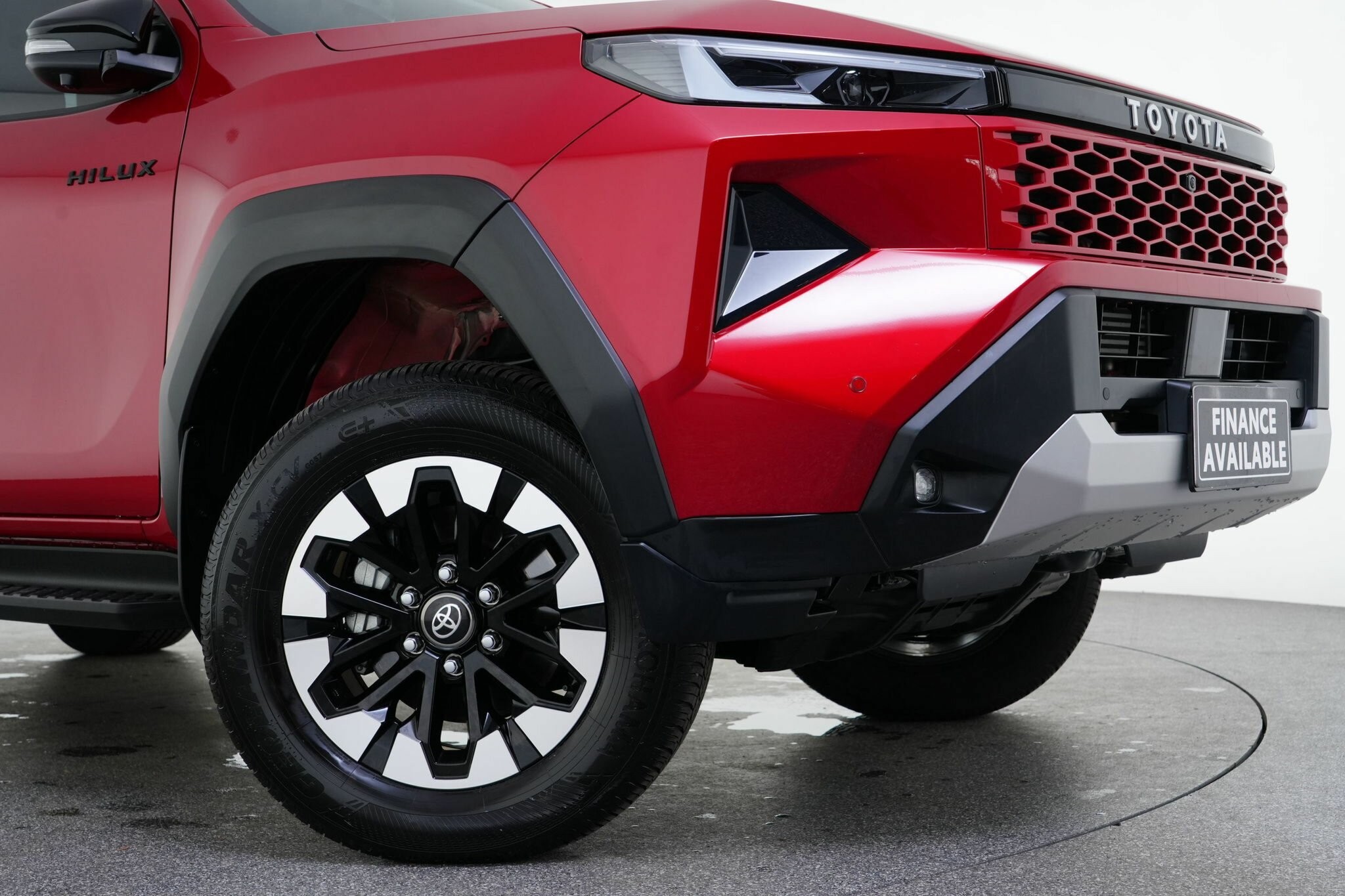 Toyota Hilux image 2